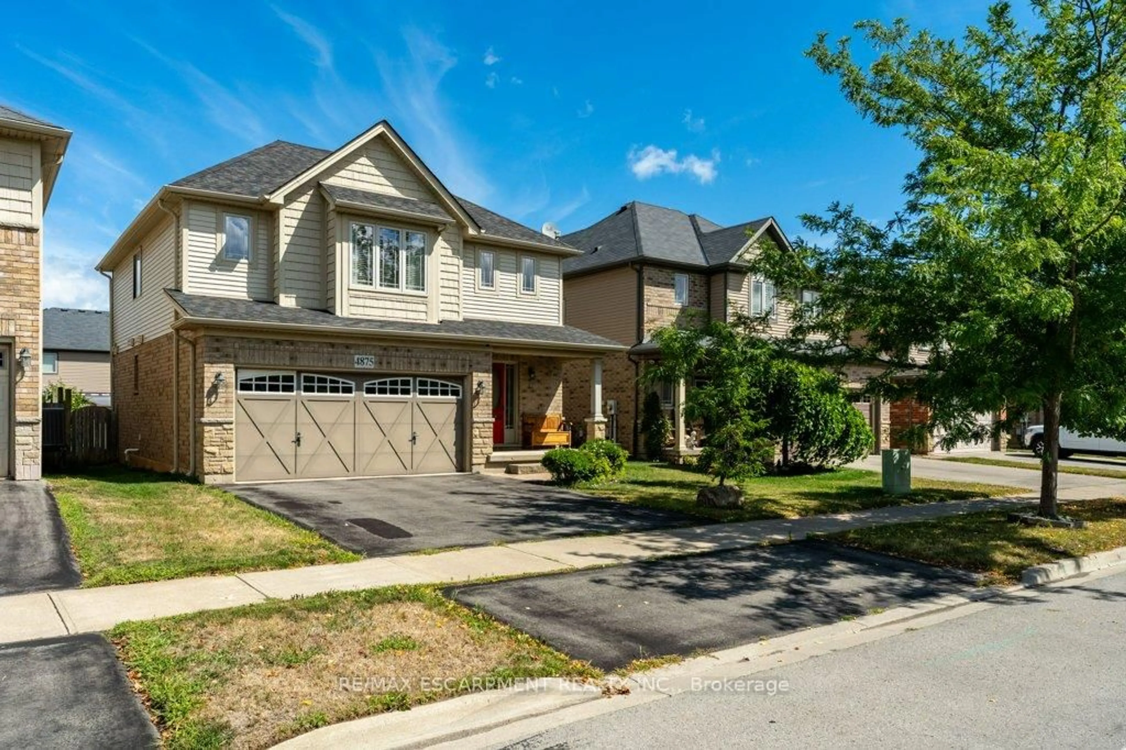 Home with brick exterior material, street for 4875 John St, Lincoln Ontario L3J 0P2