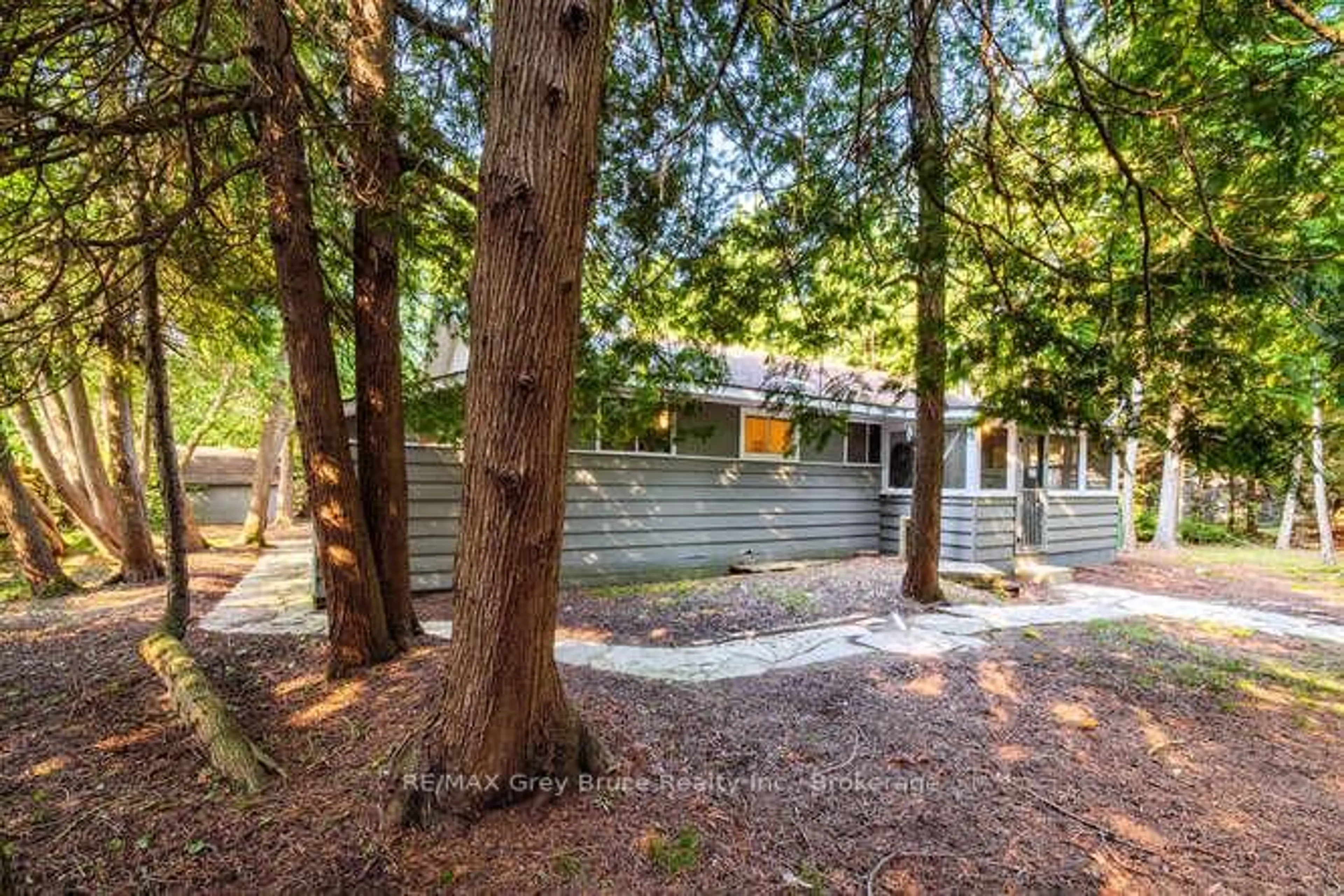 Unknown for 269 Ogimah Rd, Native Leased Lands Ontario N0H 2G0
