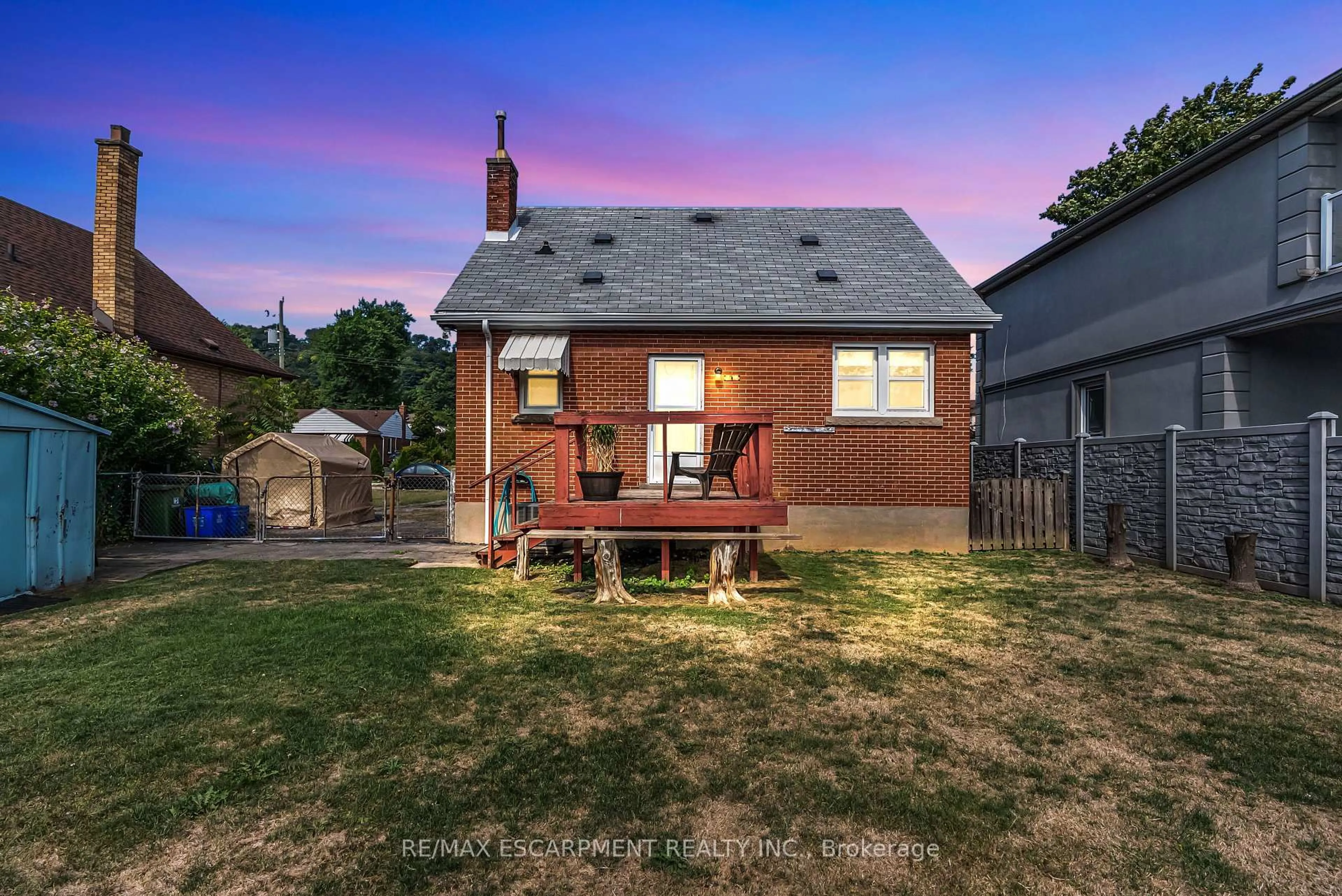 A pic from outside/outdoor area/front of a property/back of a property/a pic from drone, street for 59 Cloverdale Ave, Hamilton Ontario L8K 4M2