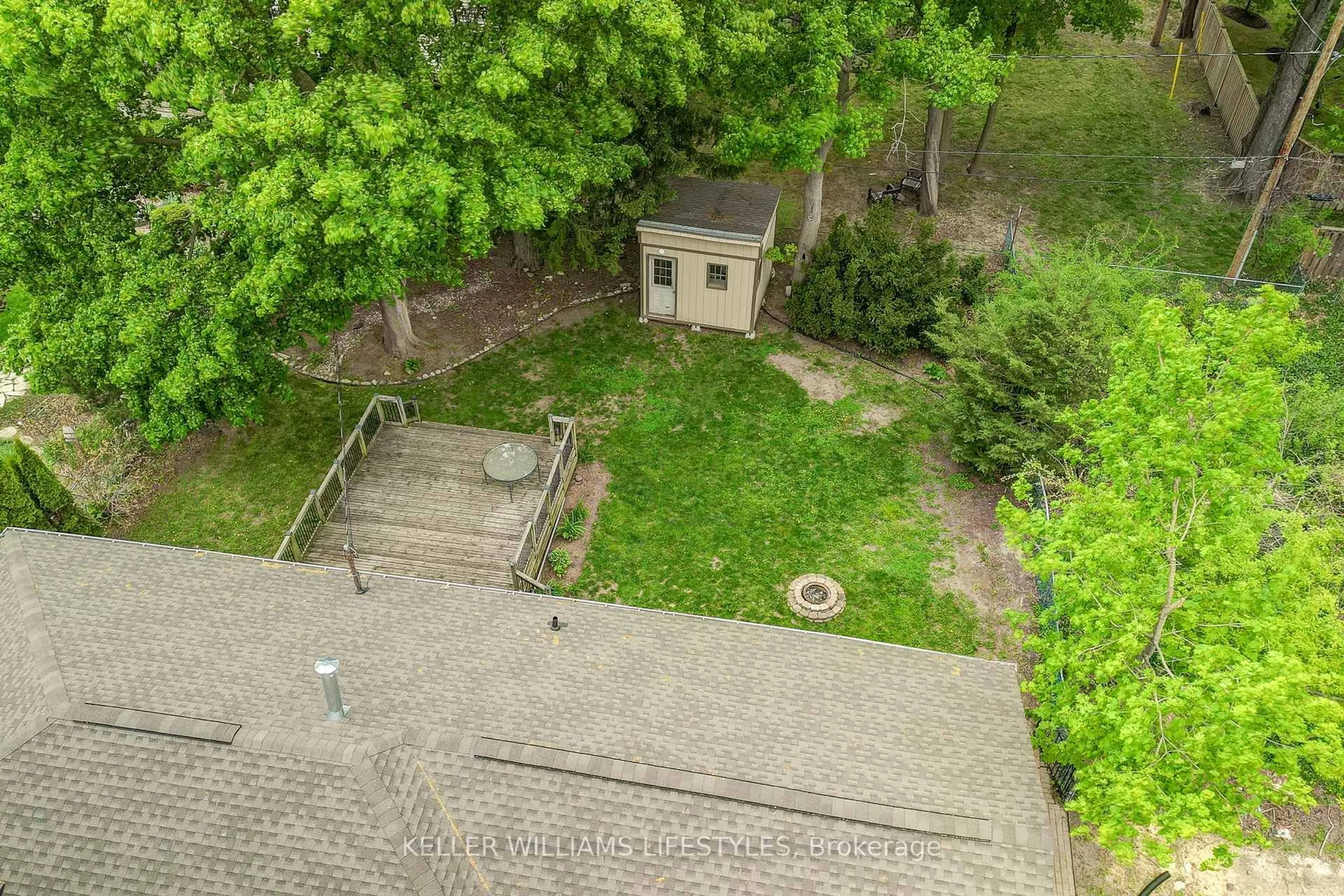 A pic from outside/outdoor area/front of a property/back of a property/a pic from drone, unknown for 346 Glenrose Dr, London South Ontario N6K 2A8