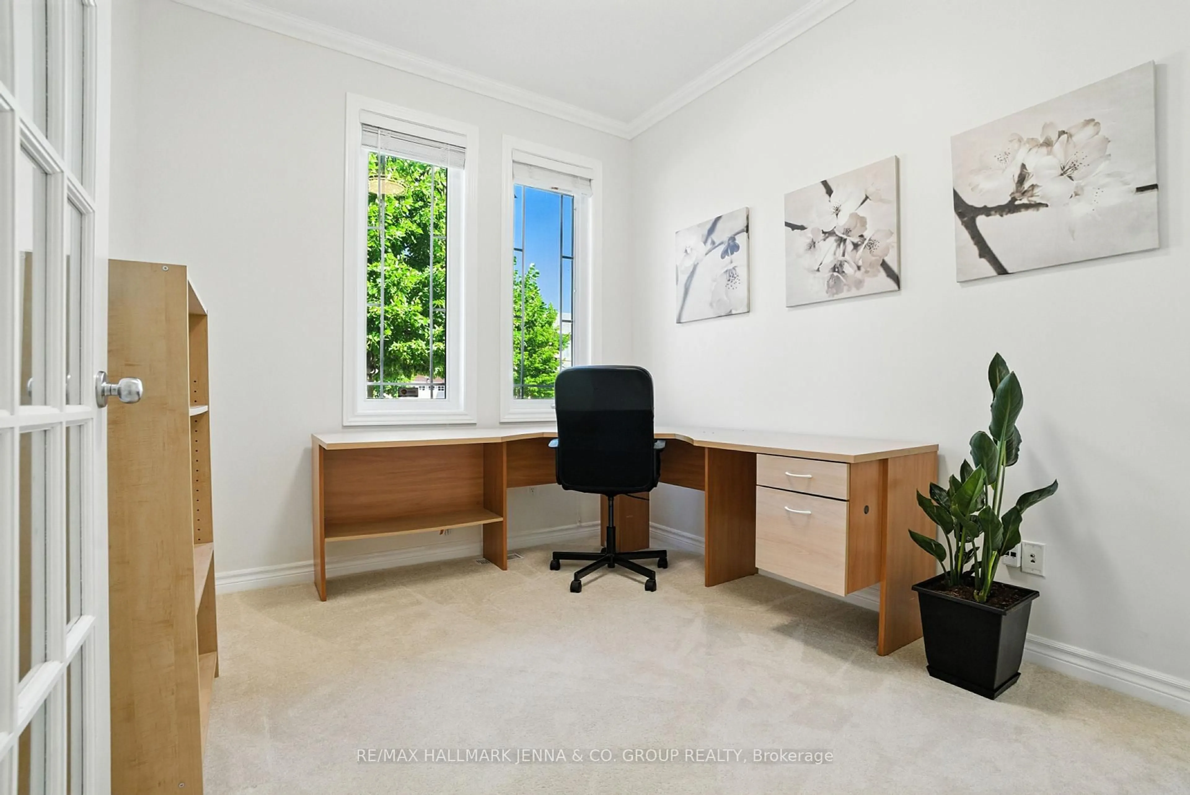A pic of a room for 100 Sorento St, Ottawa Ontario K2J 0B1