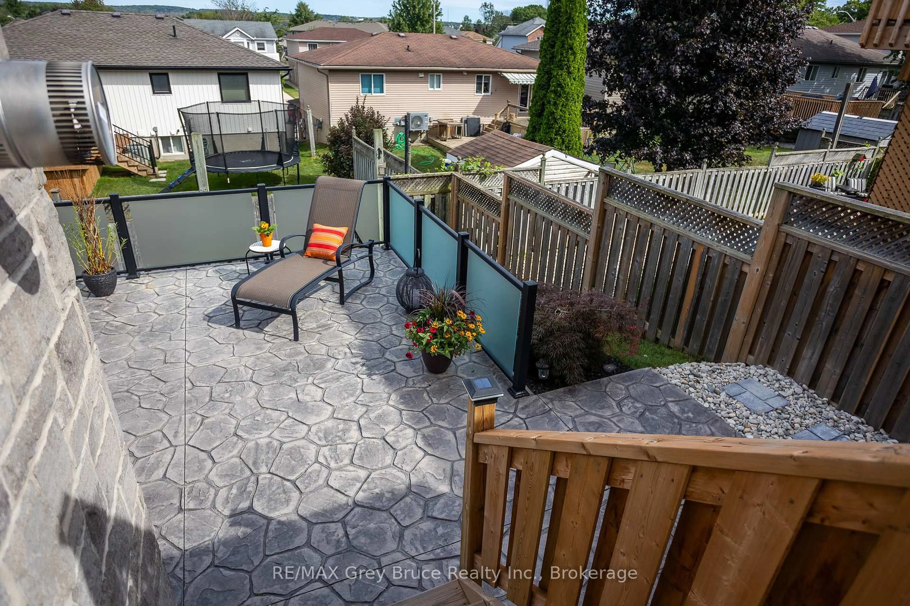 Patio, street for 2591 7th Ave E, Owen Sound Ontario N4K 6V1