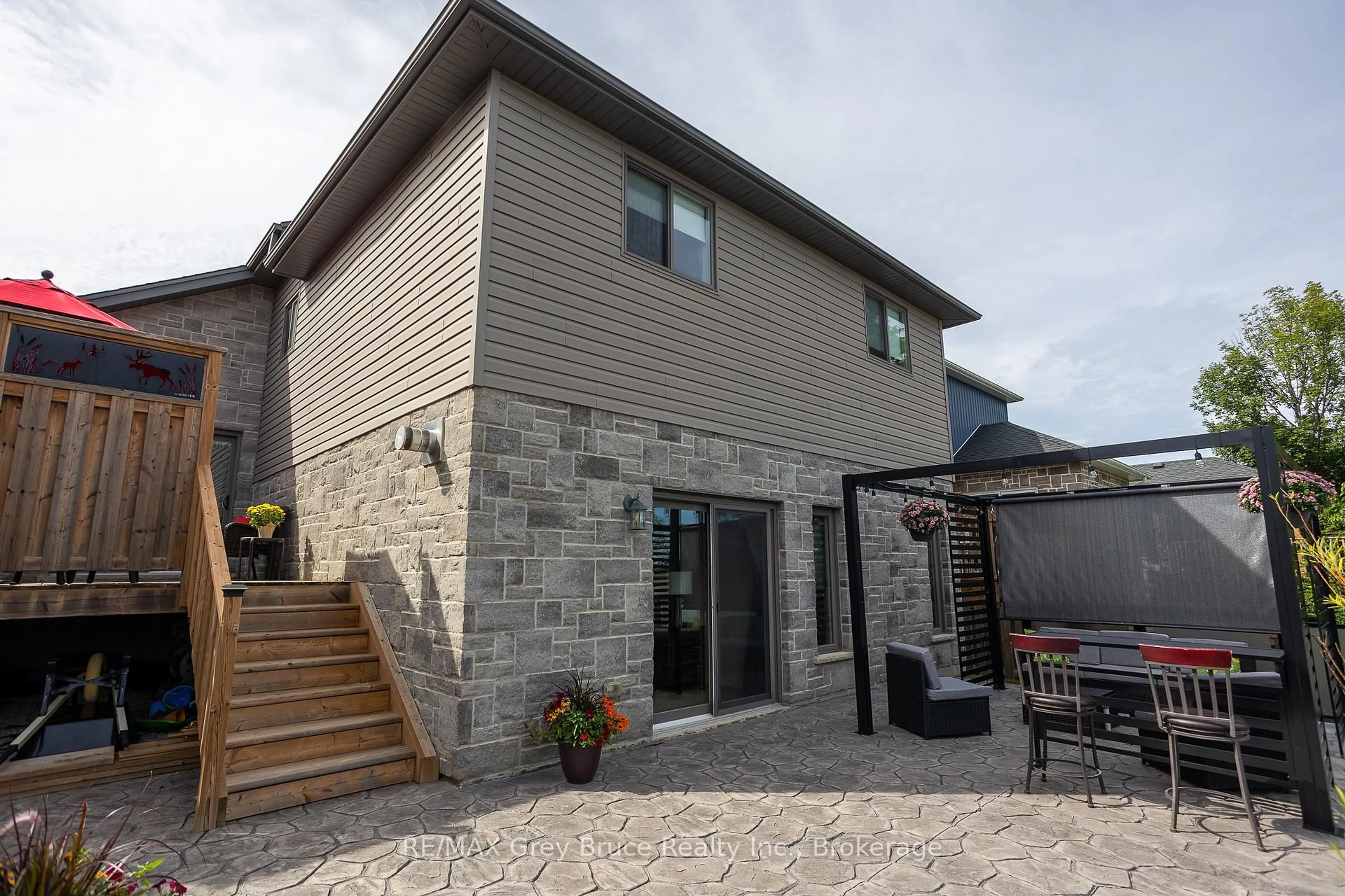Patio, street for 2591 7th Ave E, Owen Sound Ontario N4K 6V1