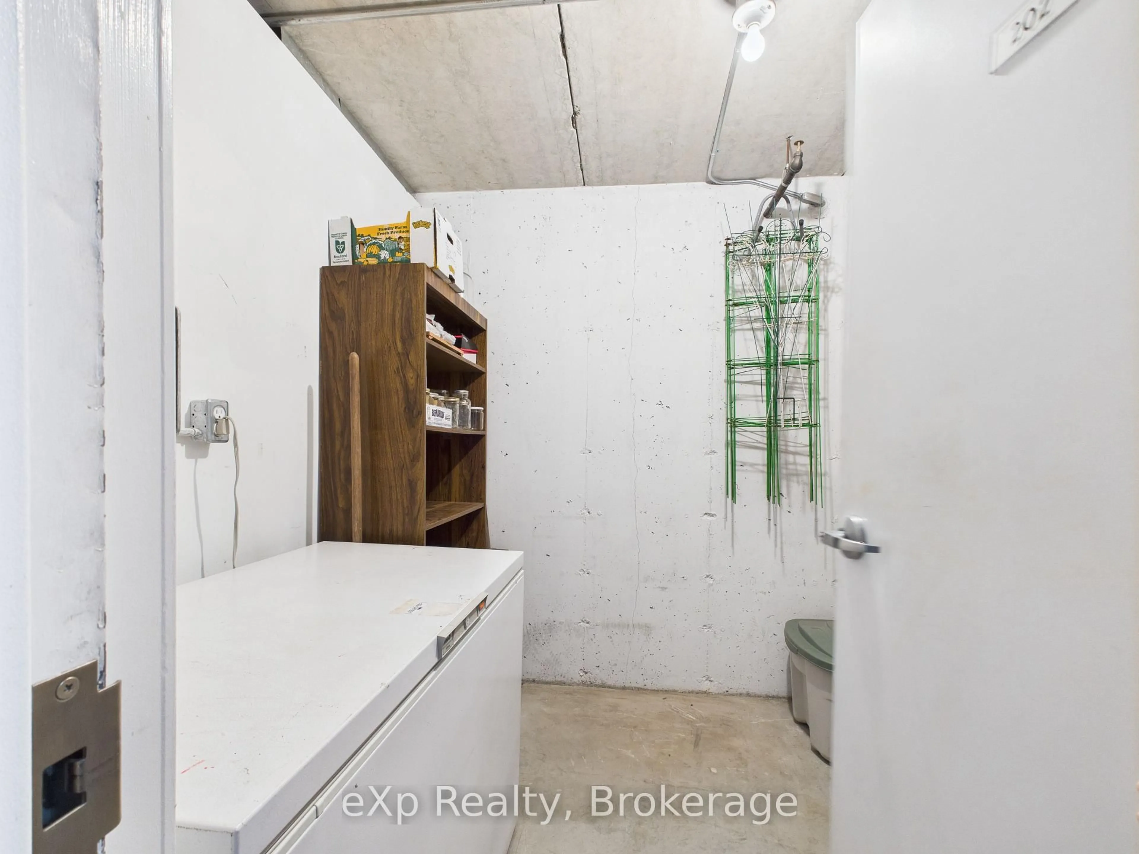 Storage room or clothes room or walk-in closet for 85 William St #202, Brockton Ontario N0G 2V0