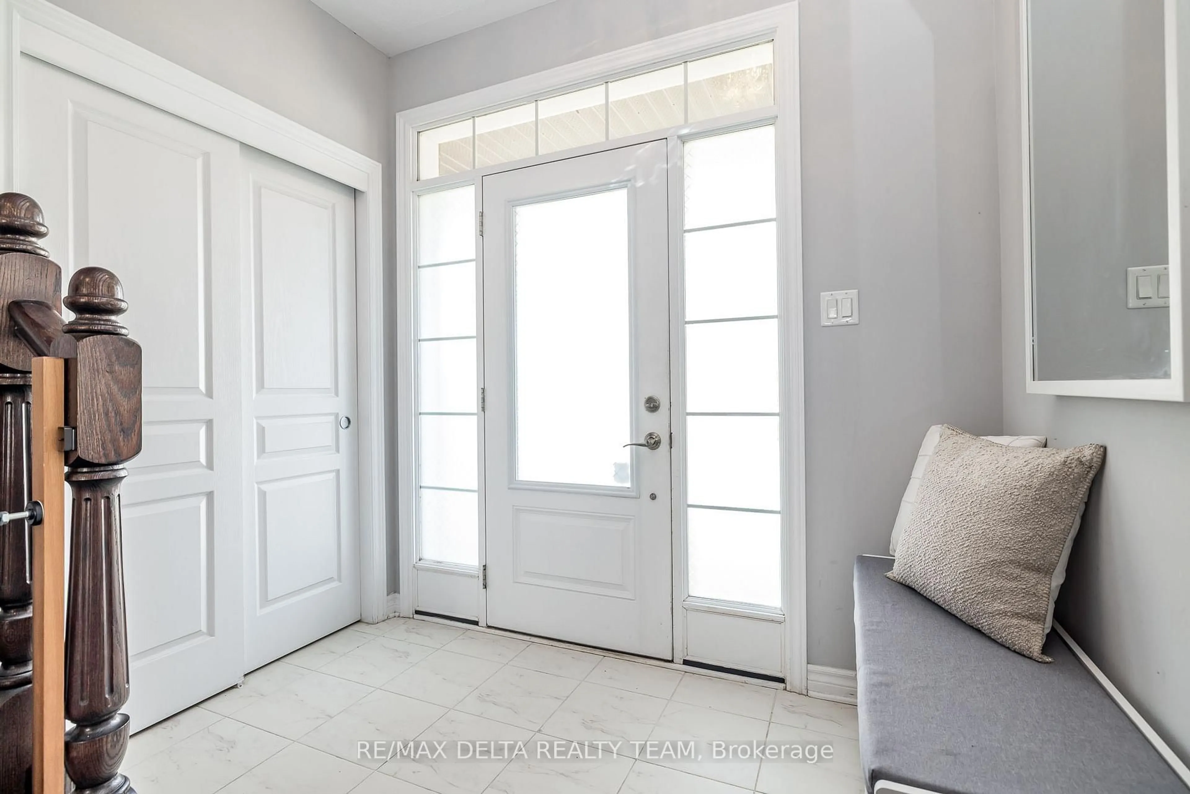 Indoor entryway for 218 Enclave Walk, Ottawa Ontario K1W 0J4
