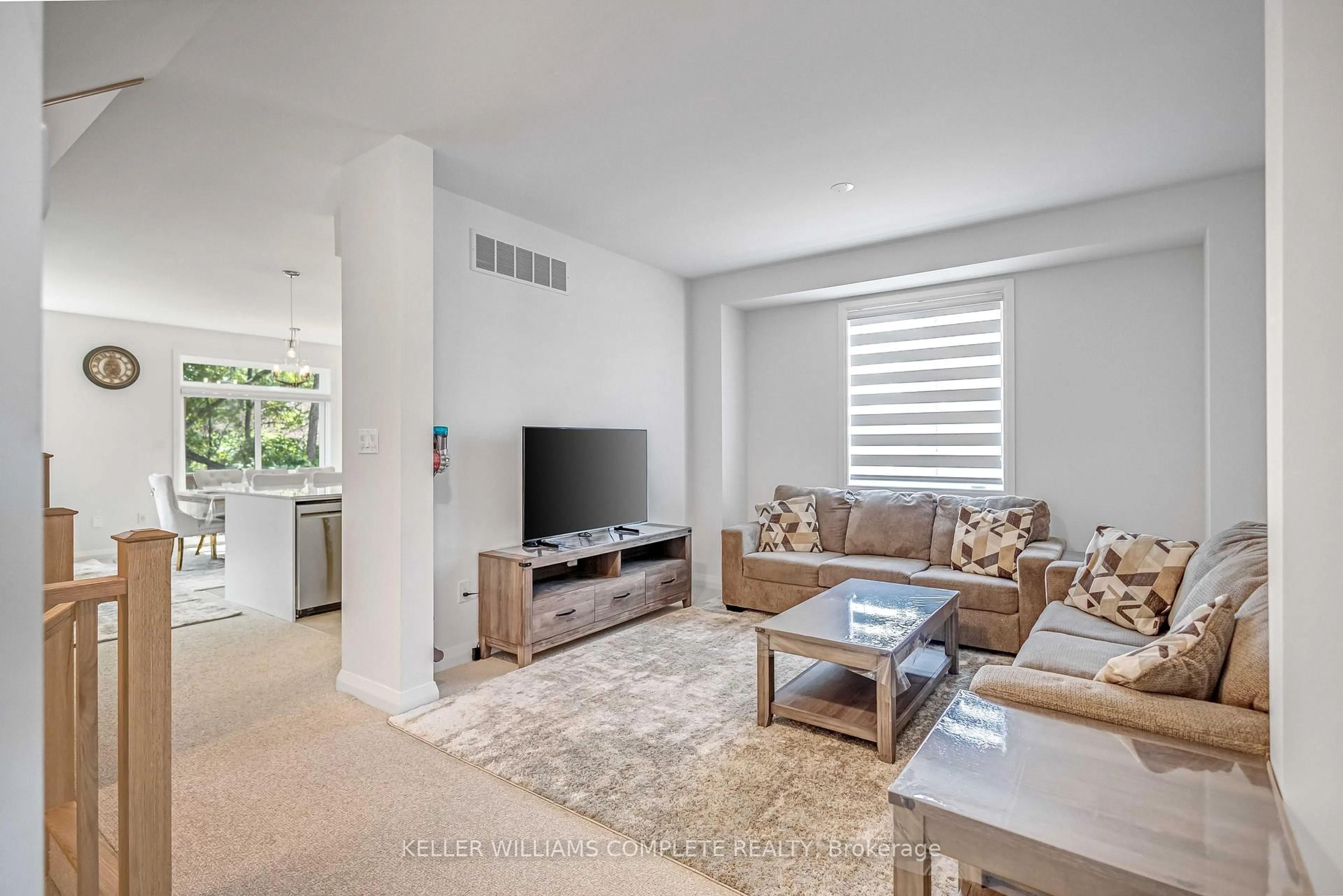 Living room with furniture, unknown for 92 SHADY OAKS Tr, Hamilton Ontario L9B 0K6