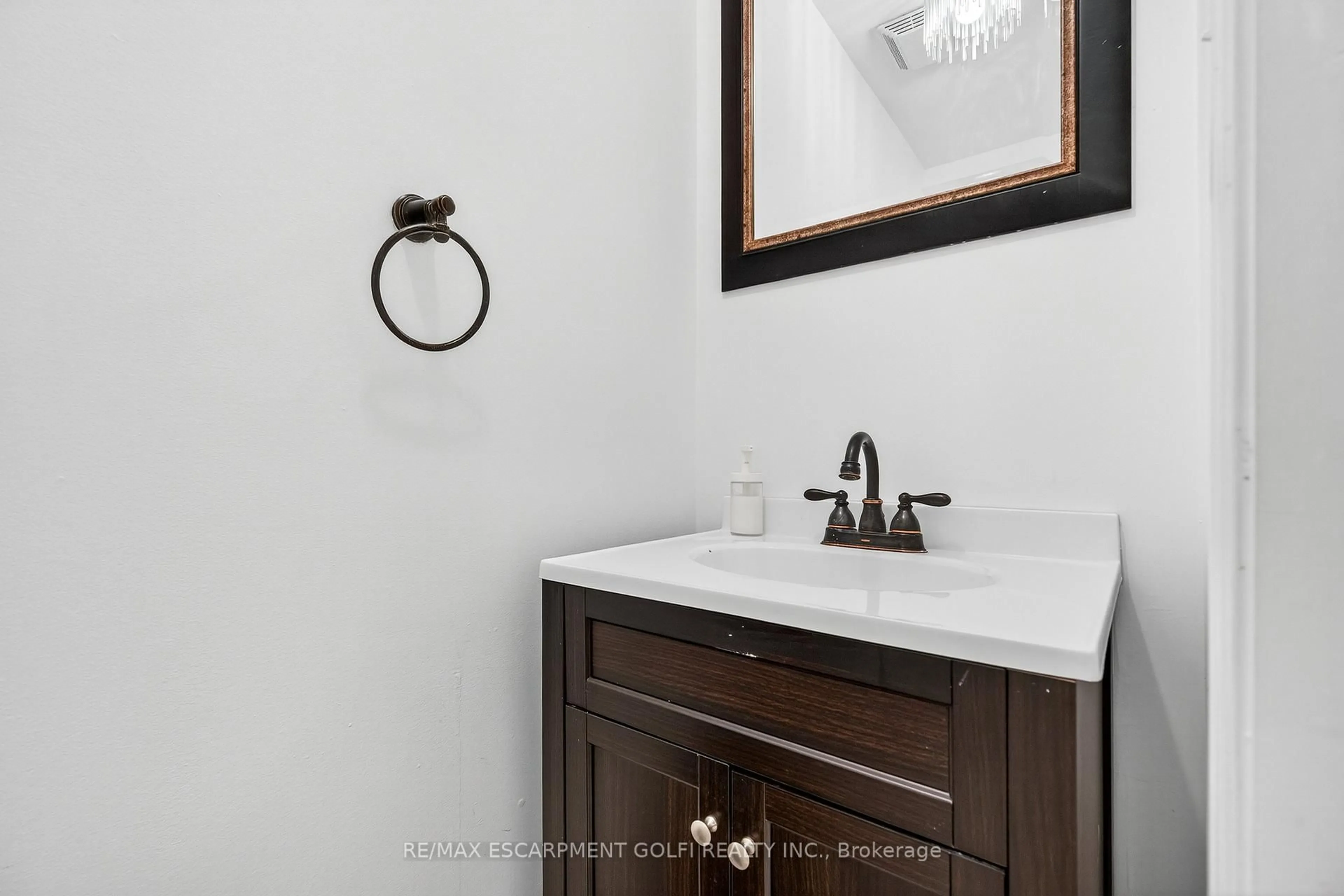 Standard bathroom, ceramic/tile floor for 11 Harrisford St #70, Hamilton Ontario L8K 6L7