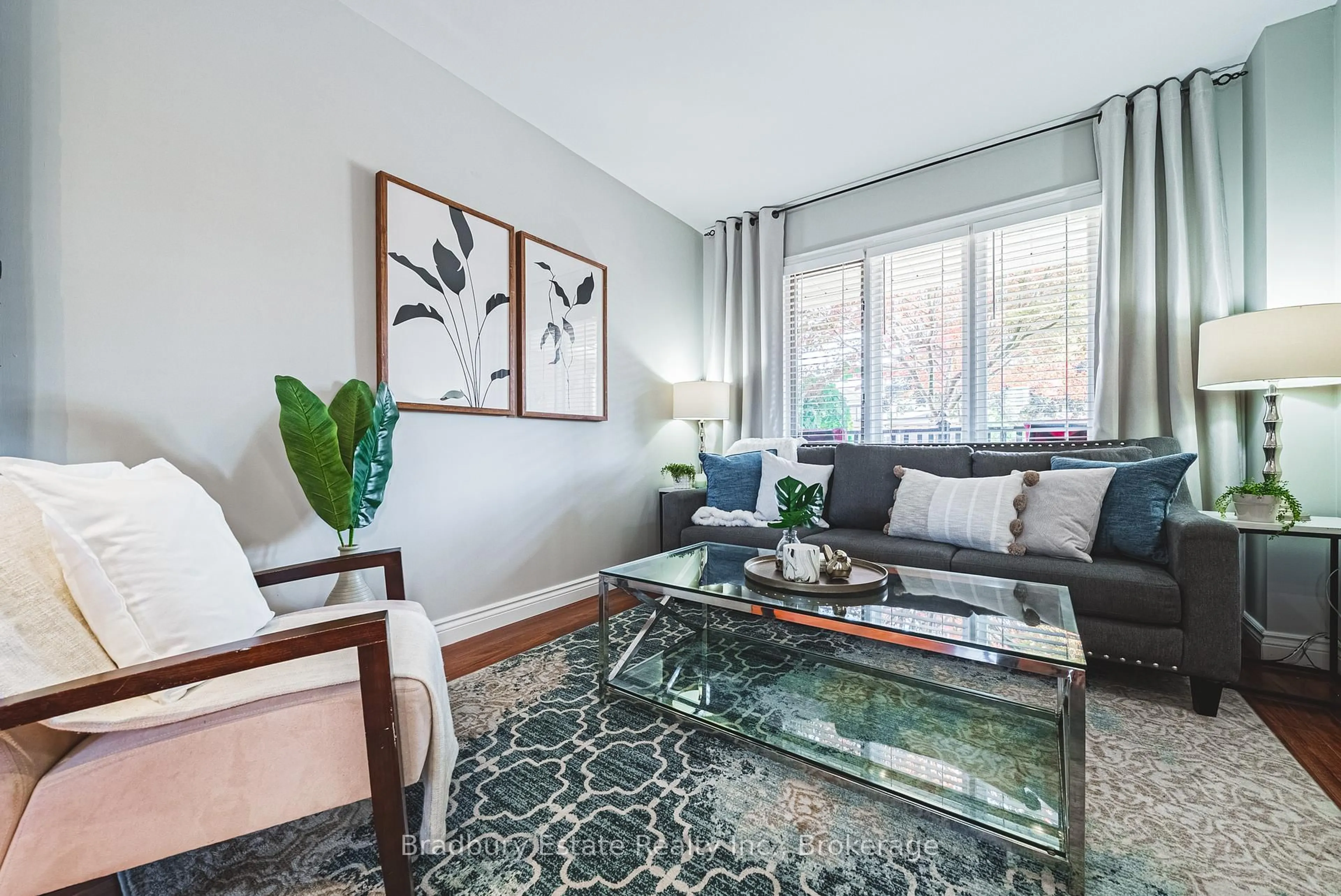 Living room with furniture, unknown for 176 Highland Rd, Hamilton Ontario L8J 2S6