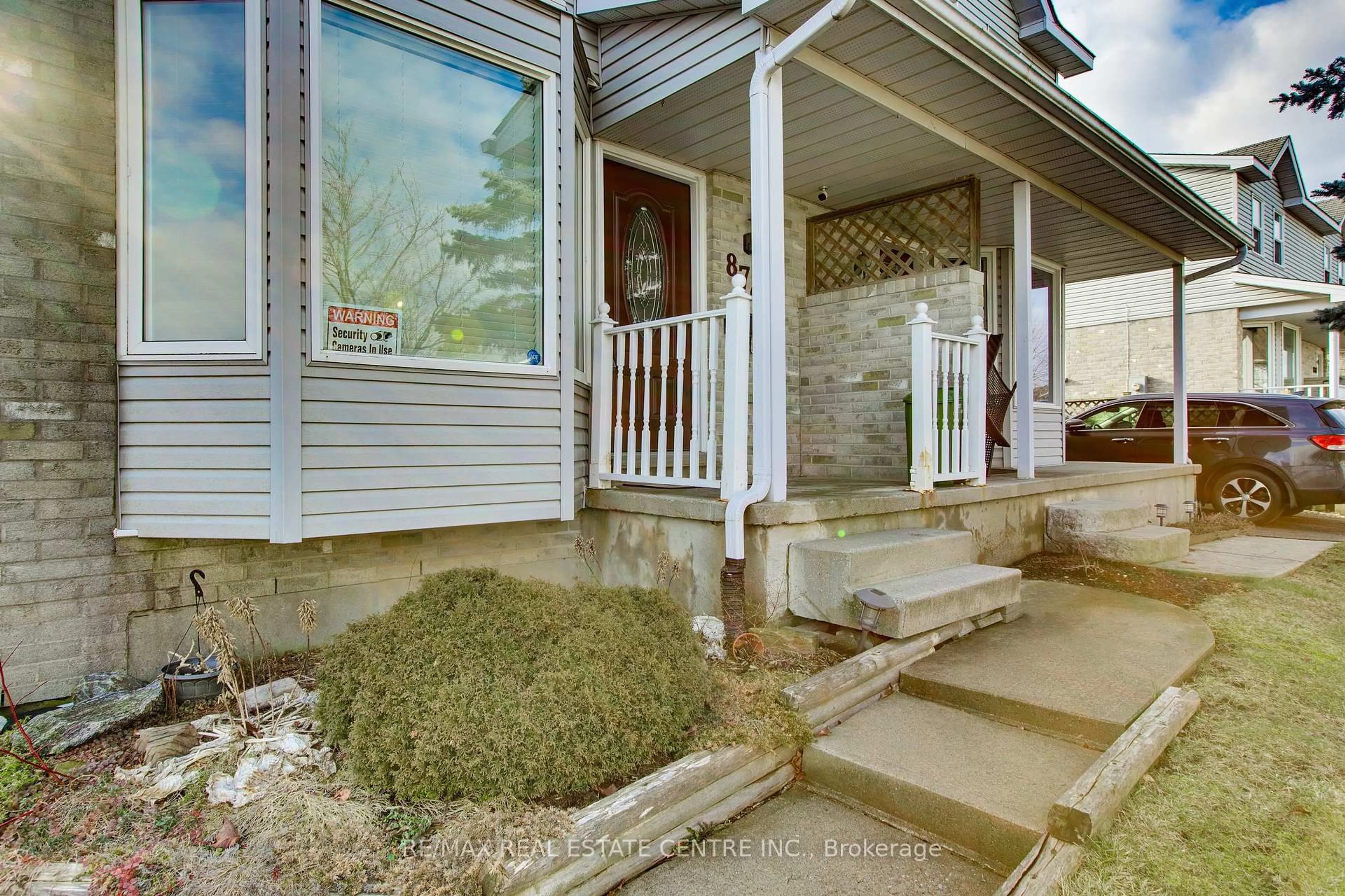 Patio, street for 874 Shelborne St, London South Ontario N5Z 5A8