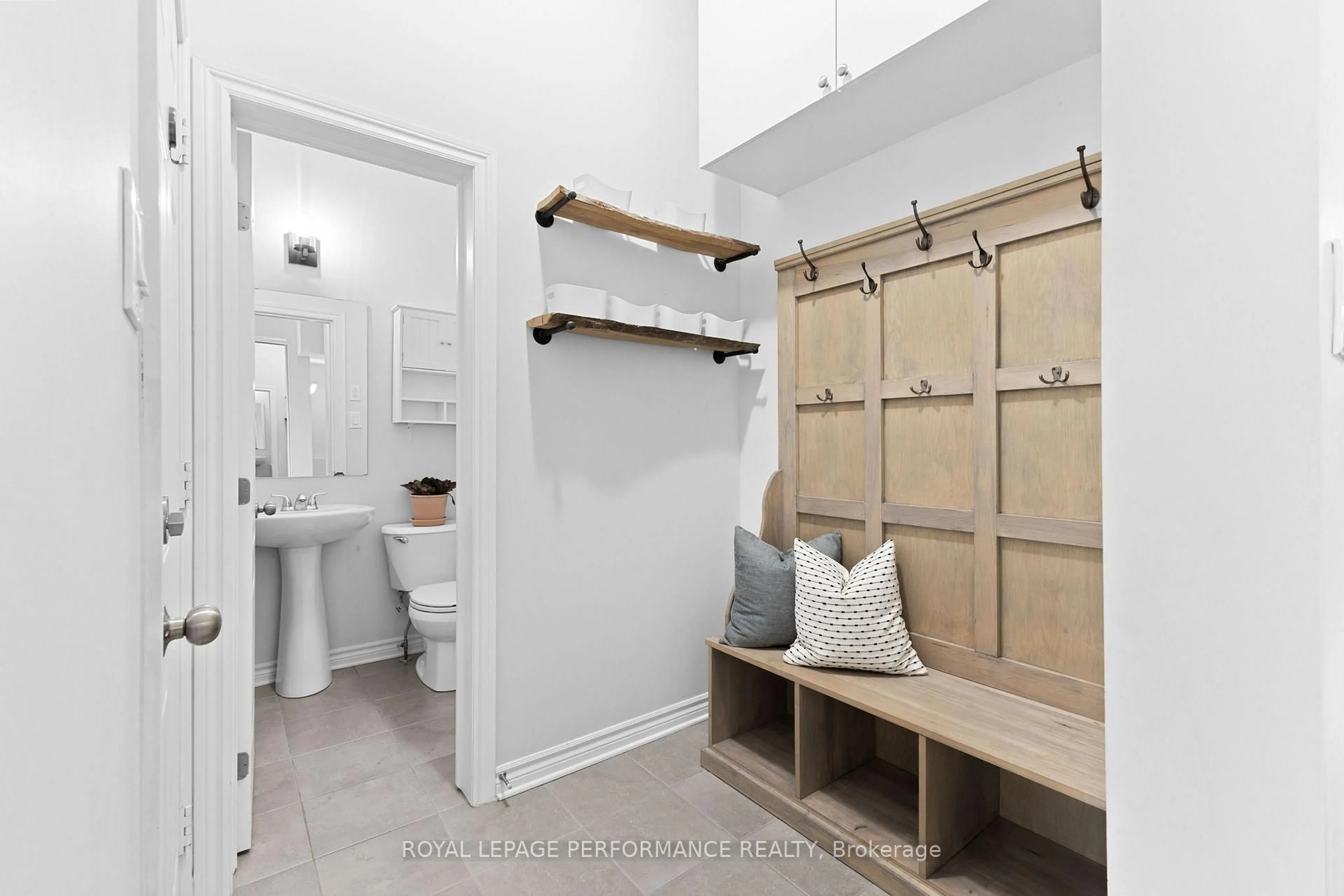 Standard bathroom, ceramic/tile floor for 160 Mattingly Way, Ottawa Ontario K4M 0C5