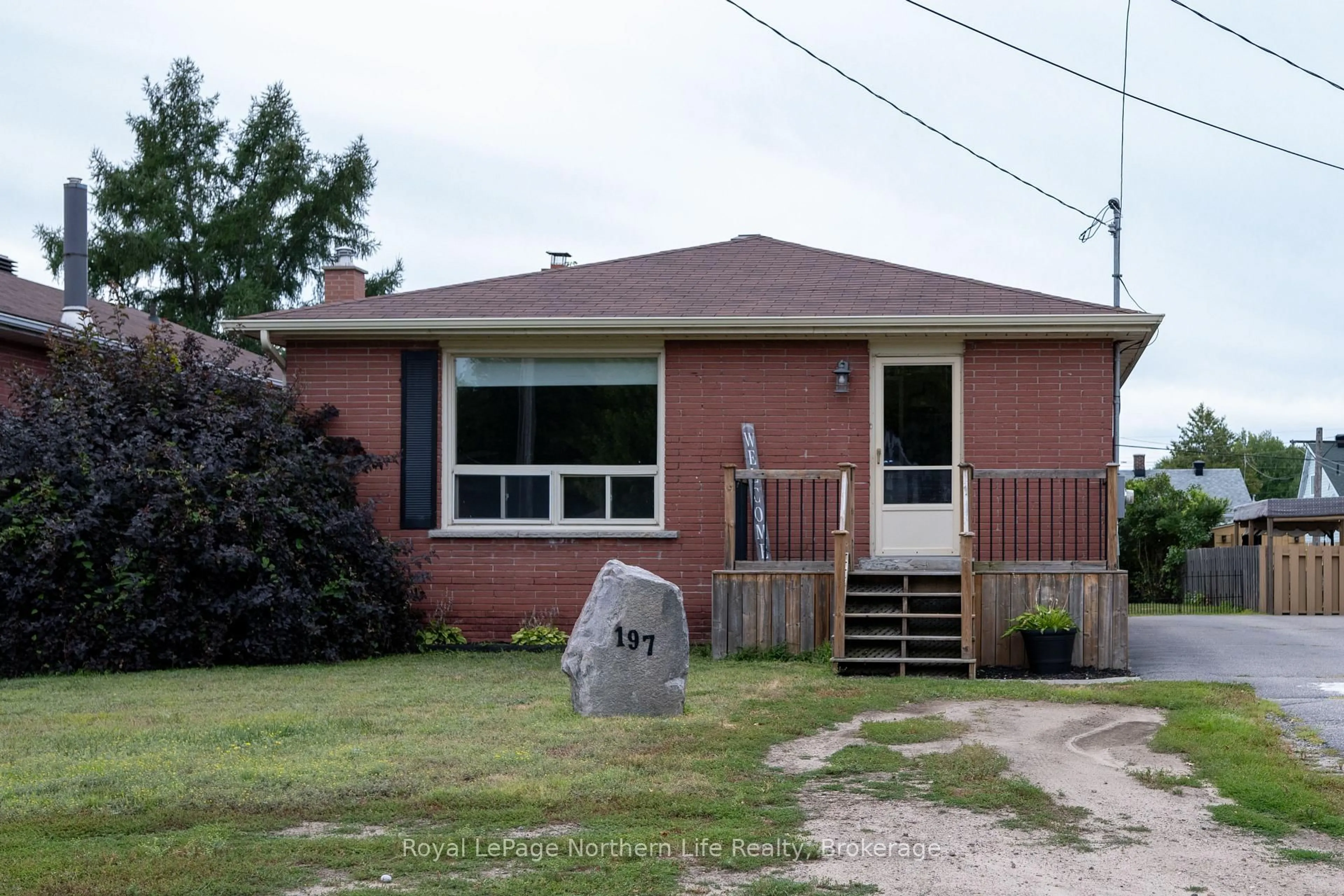 Home with brick exterior material, building for 197 Gladstone Ave, North Bay Ontario P1A 2M1