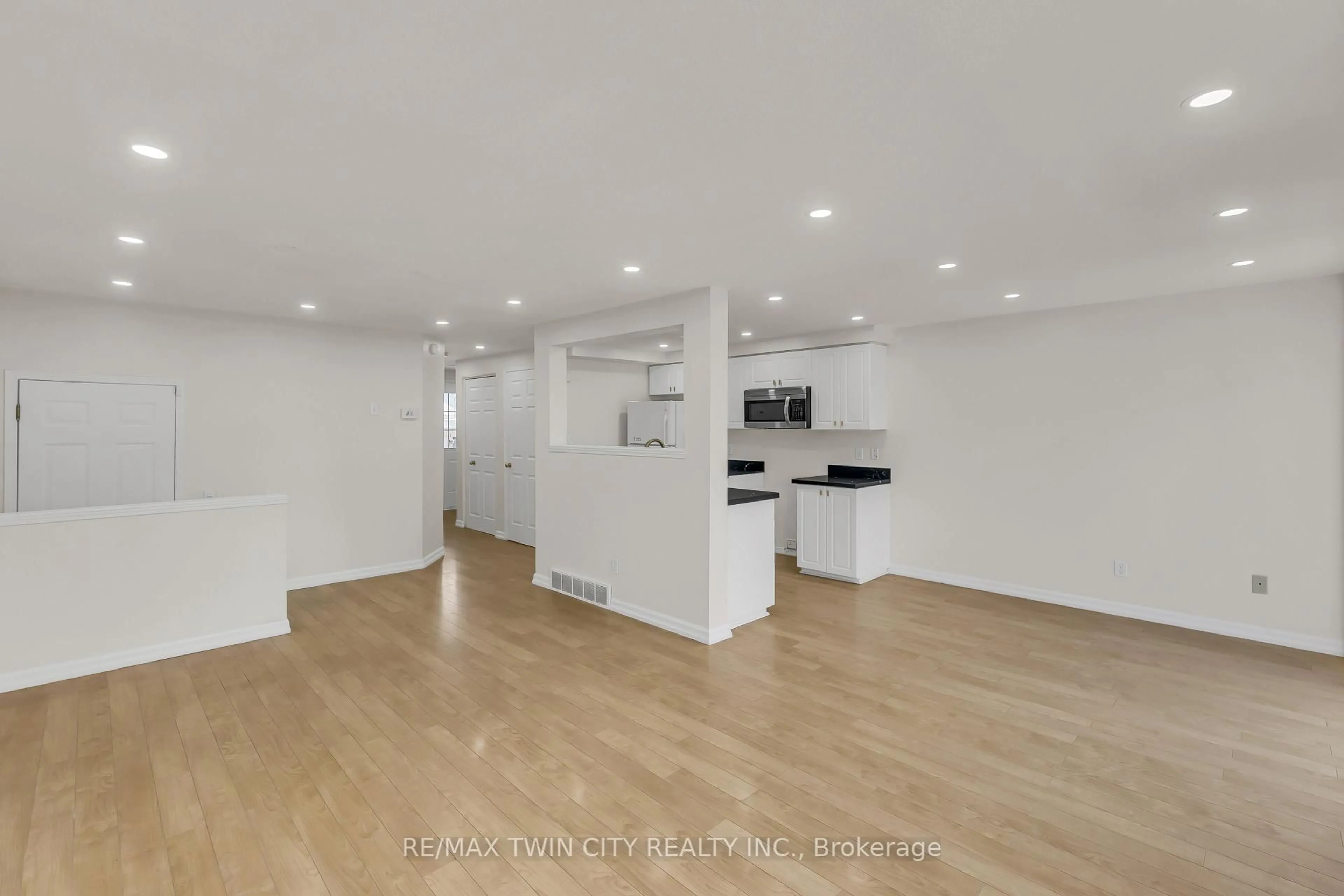 A pic of a room for 62 Foxglove Cres, Kitchener Ontario N2E 3Y7
