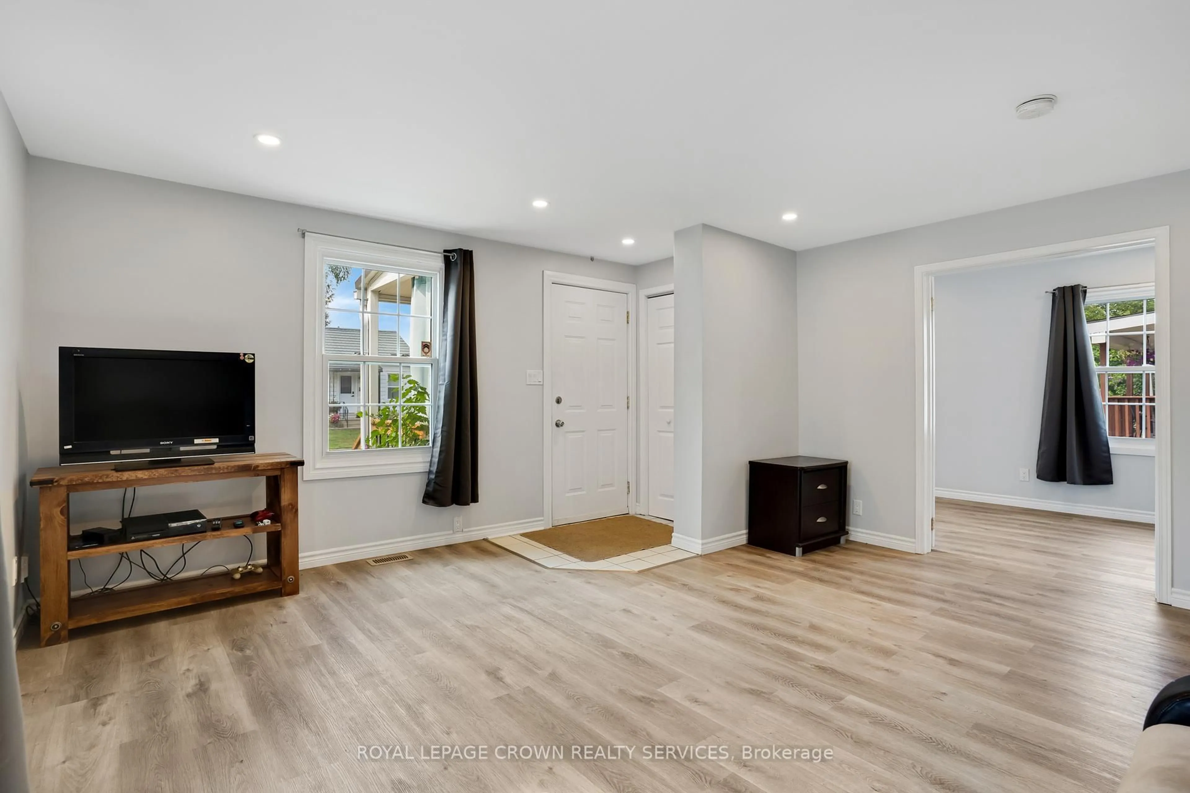 Indoor entryway for 50 Sixth Ave, Brantford Ontario N3S 1A7