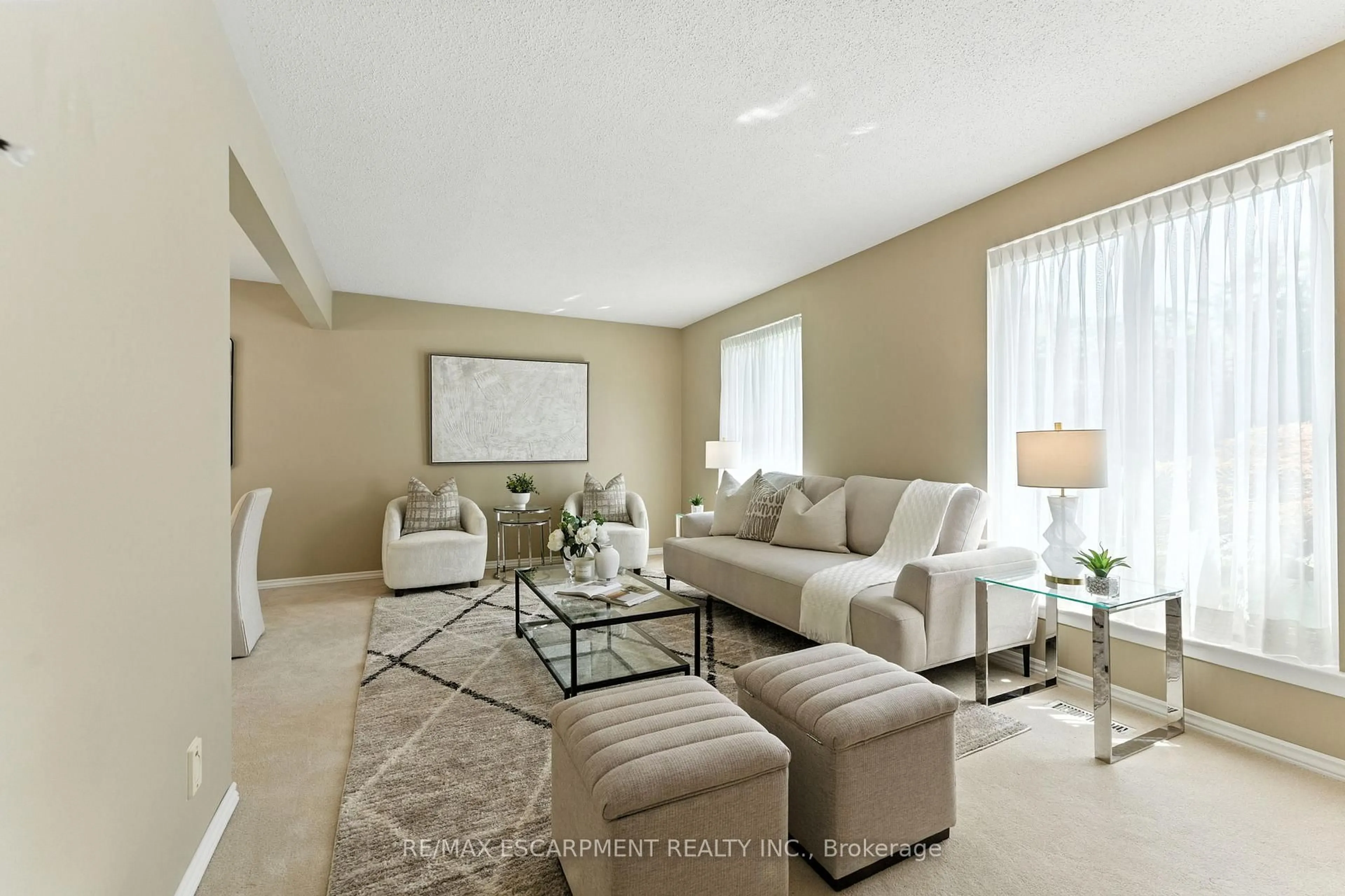 Living room with furniture, unknown for 51 Pleasant Ave, Hamilton Ontario L9H 3T2