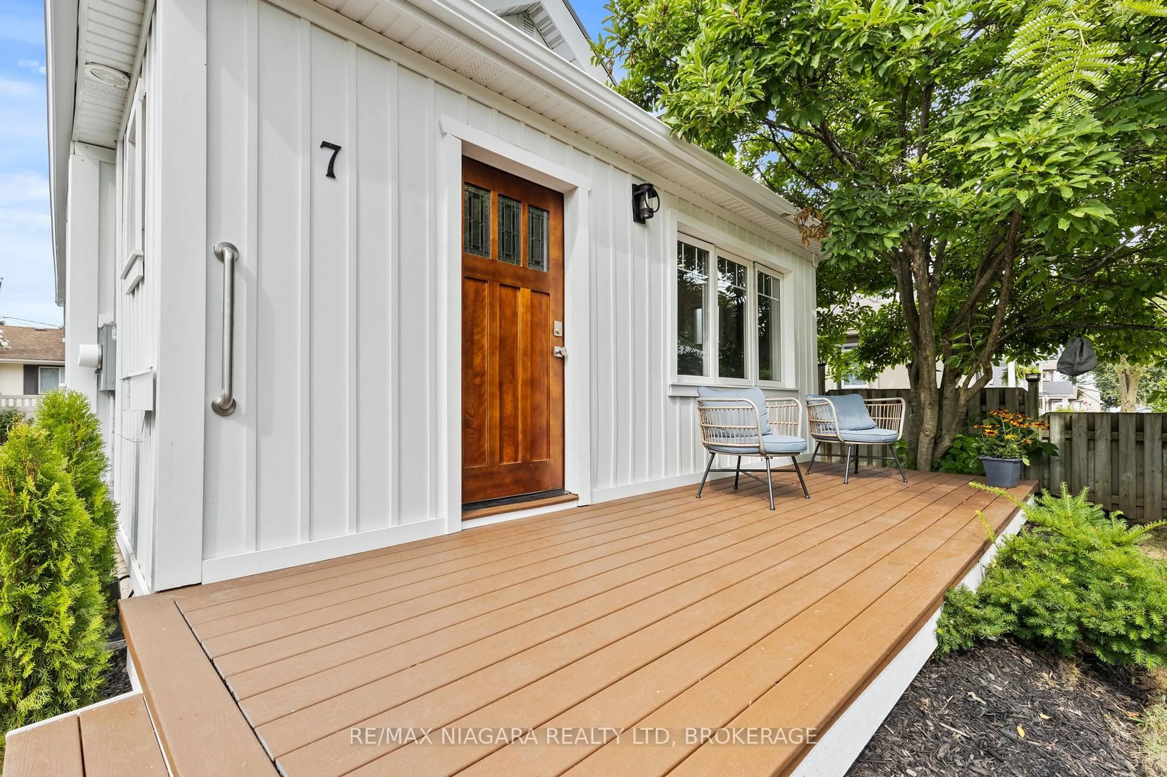 Unknown for 7 Shelley Ave, St. Catharines Ontario L2N 5L4