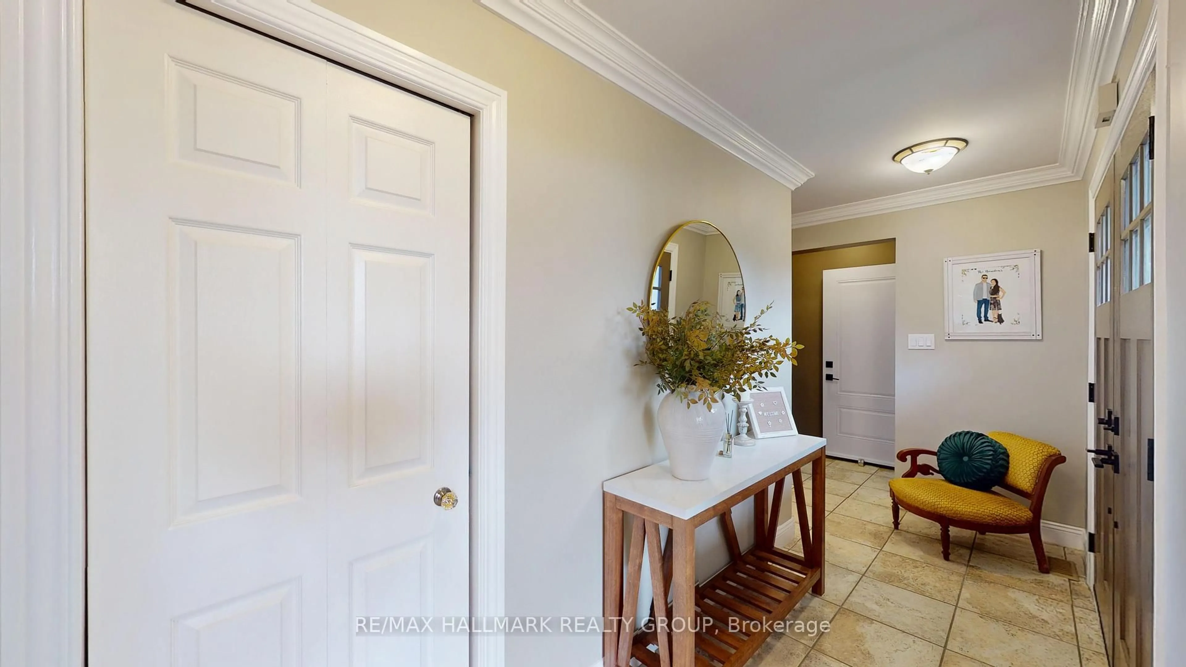 Indoor entryway for 2661 Mcintosh Rd, Augusta Ontario K0E 1T0
