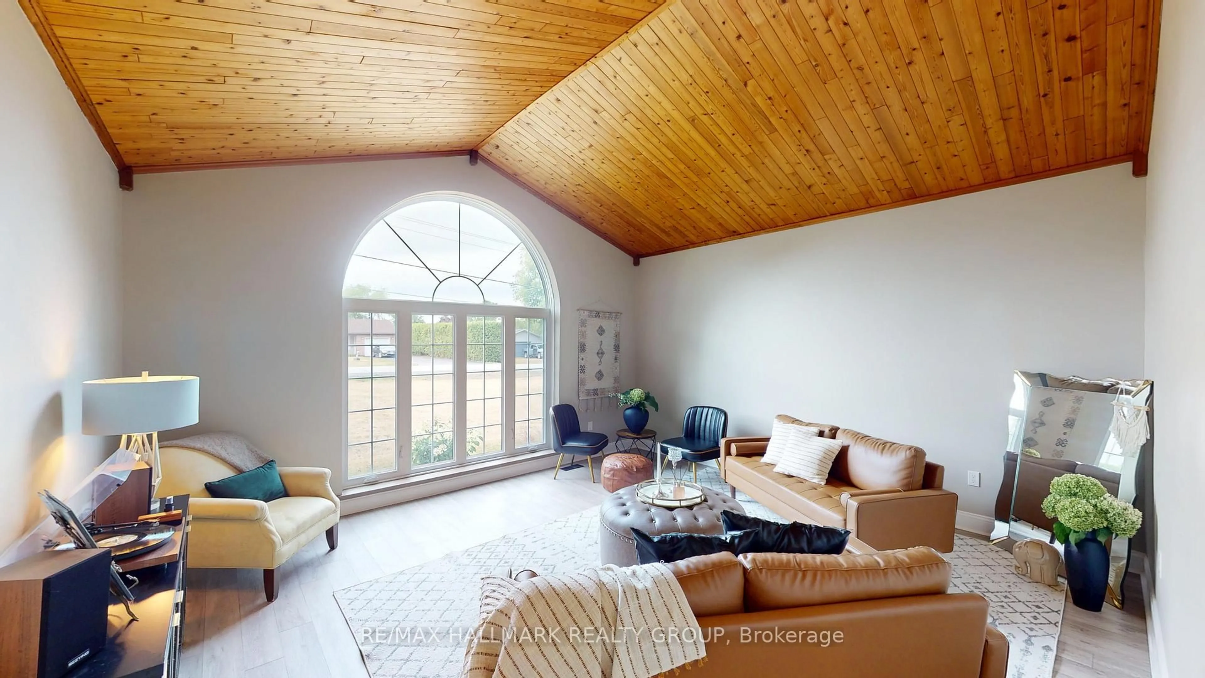 Living room with furniture, wood/laminate floor for 2661 Mcintosh Rd, Augusta Ontario K0E 1T0