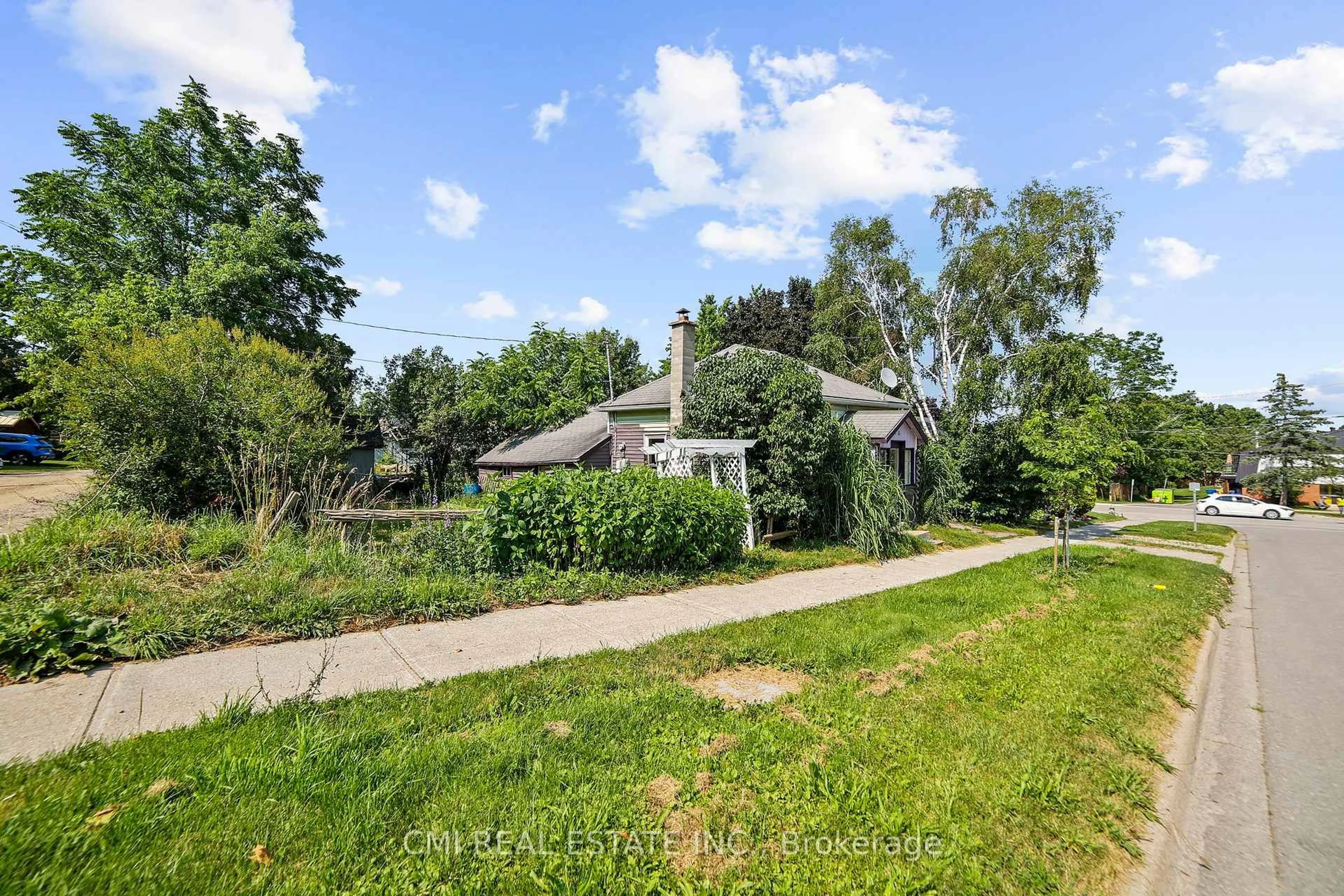 A pic from outside/outdoor area/front of a property/back of a property/a pic from drone, street for 120 Second Ave, Shelburne Ontario L0N 1S1