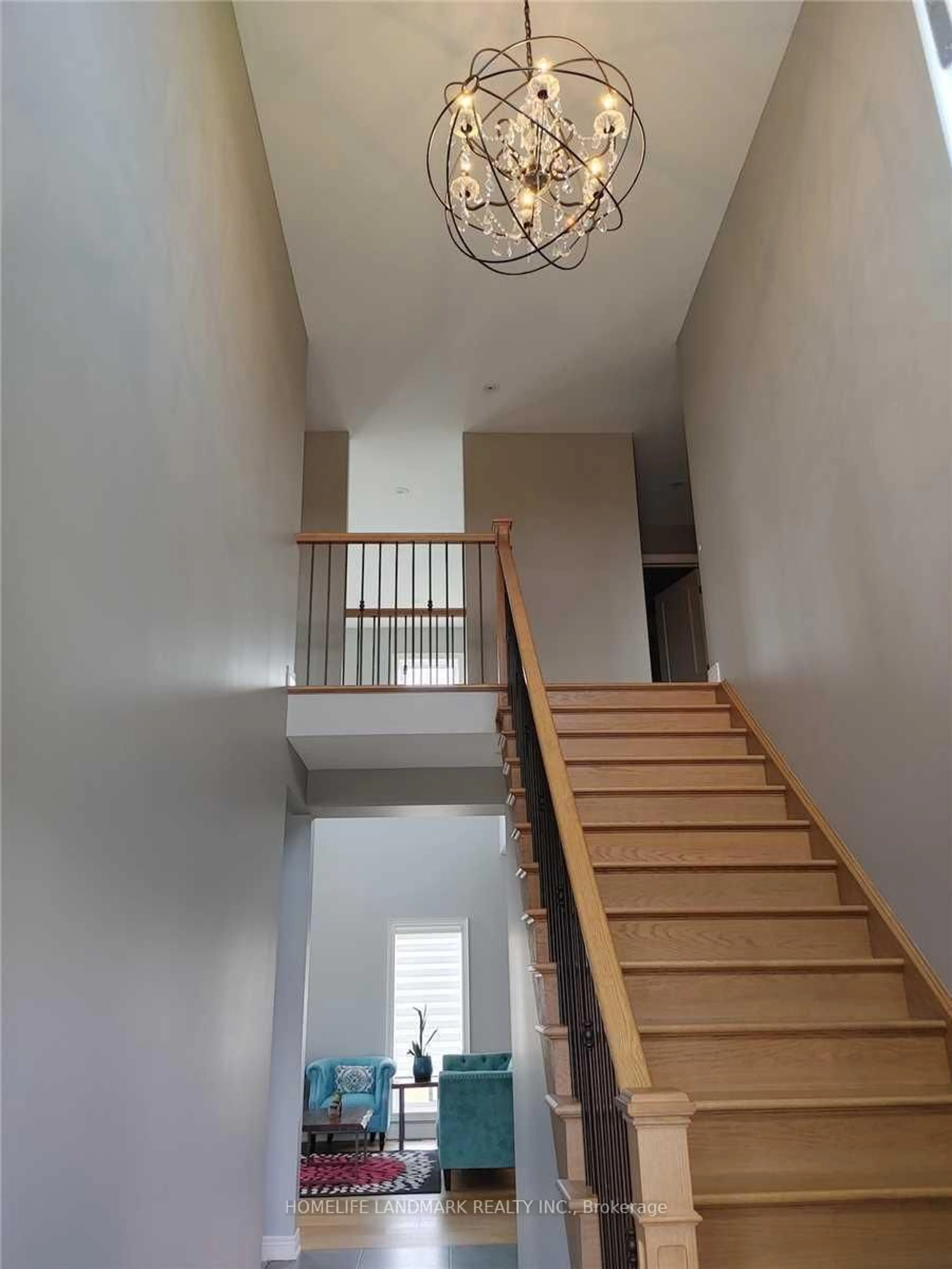 Indoor foyer for 34 Forest Ridge Crt, Welland Ontario L3C 0C2