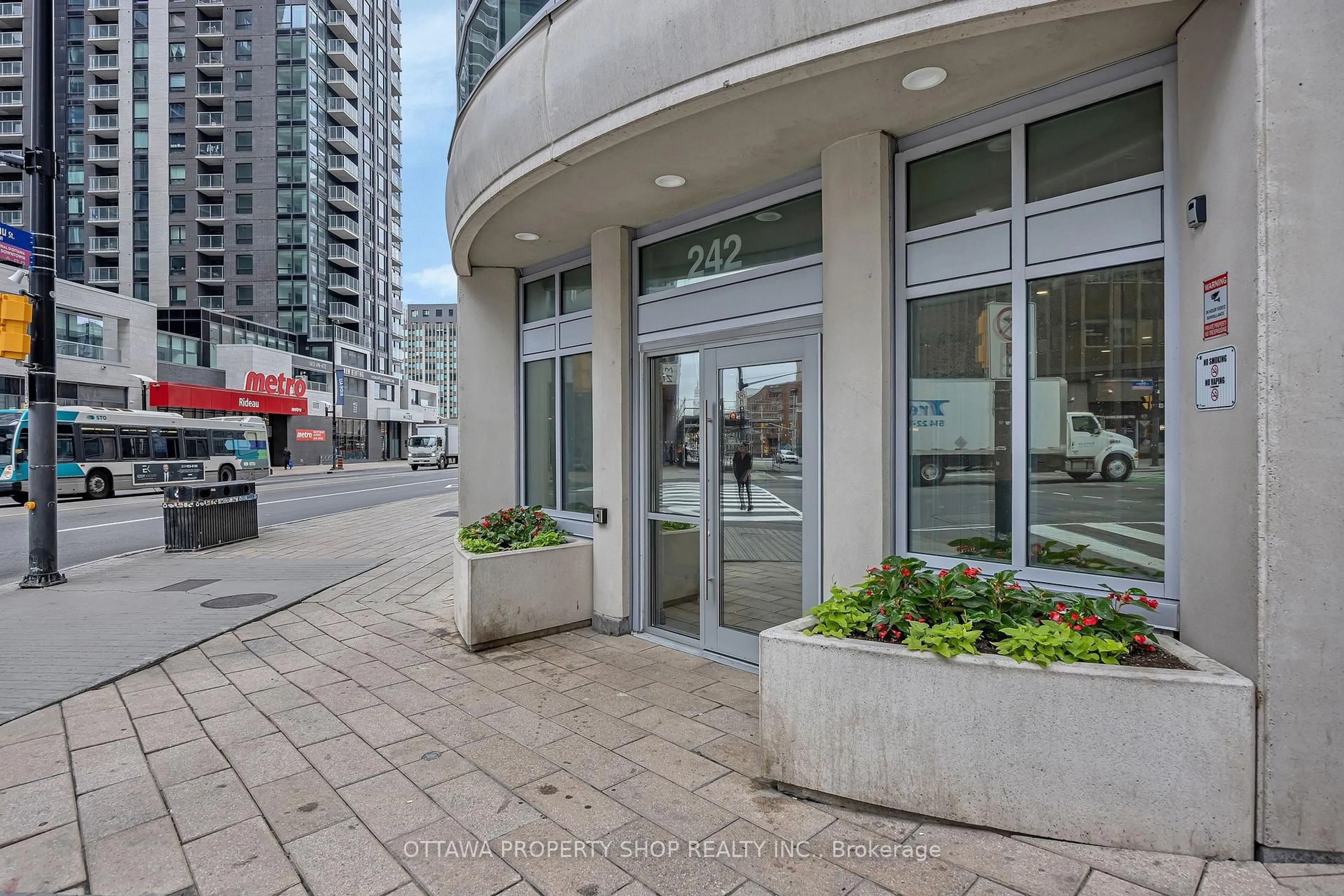 Unknown for 242 Rideau St #1209, Ottawa Ontario K1N 0B7