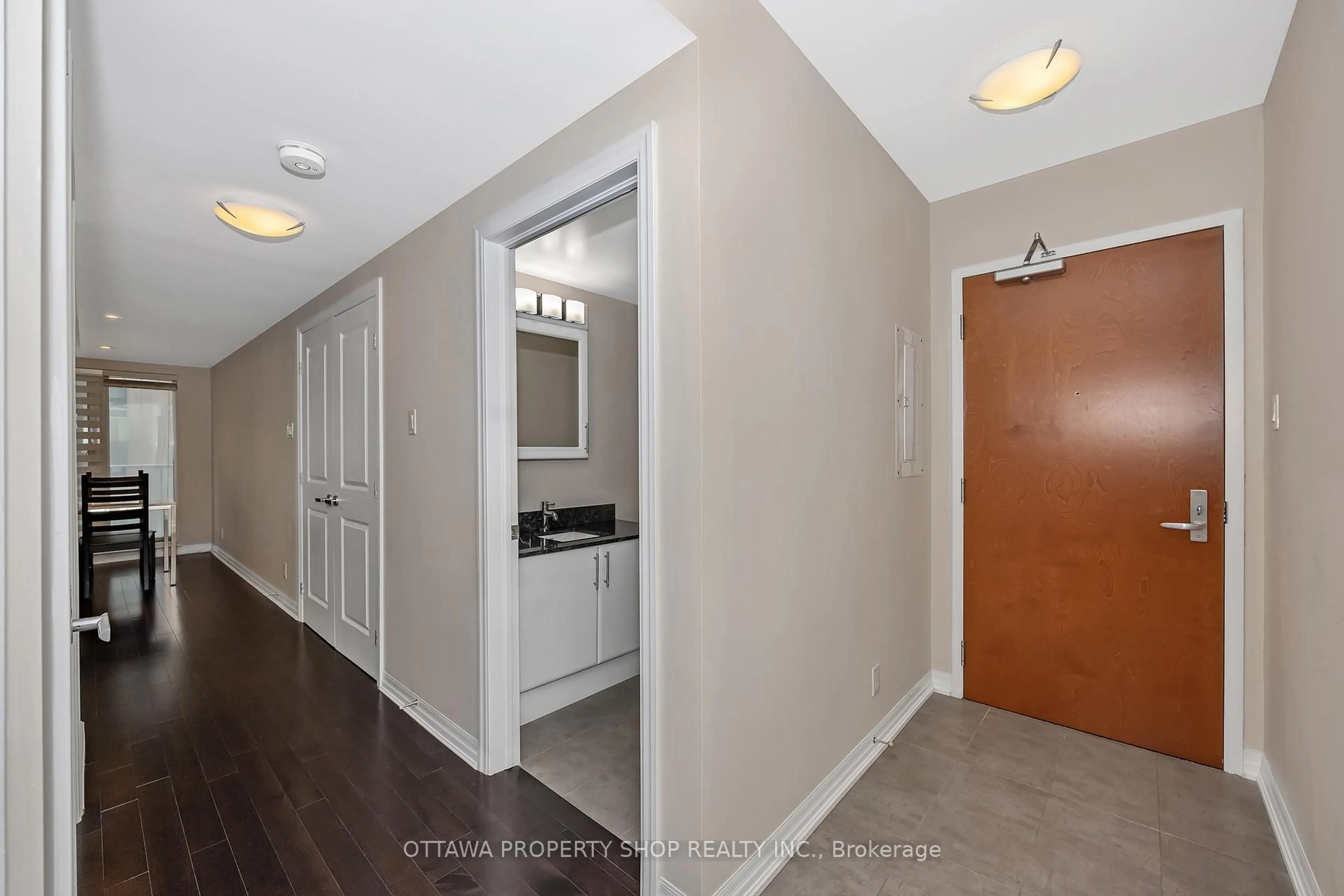 Unknown for 242 Rideau St #1209, Ottawa Ontario K1N 0B7