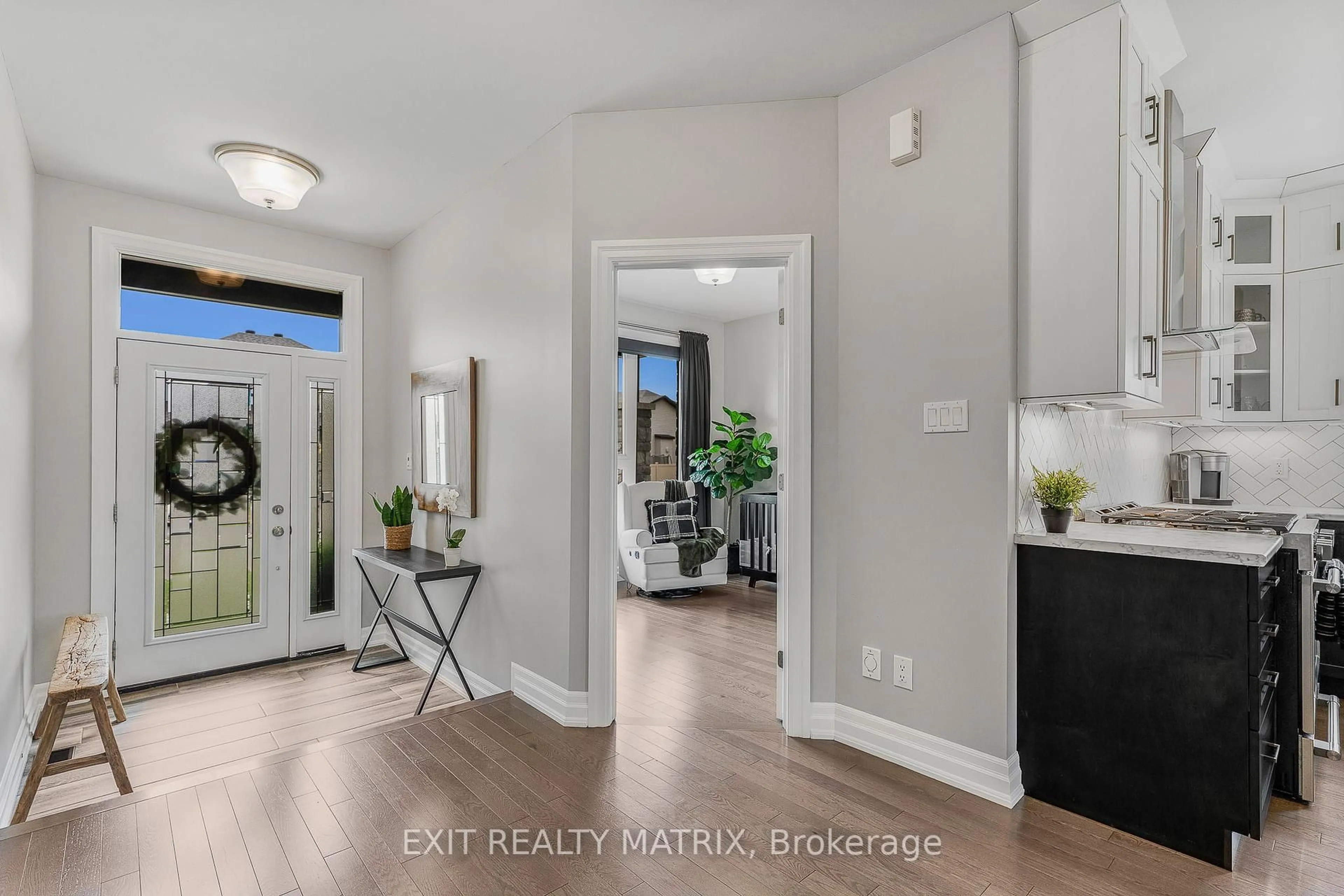 Indoor entryway for 56 Nancy St, Russell Ontario K0A 1W0