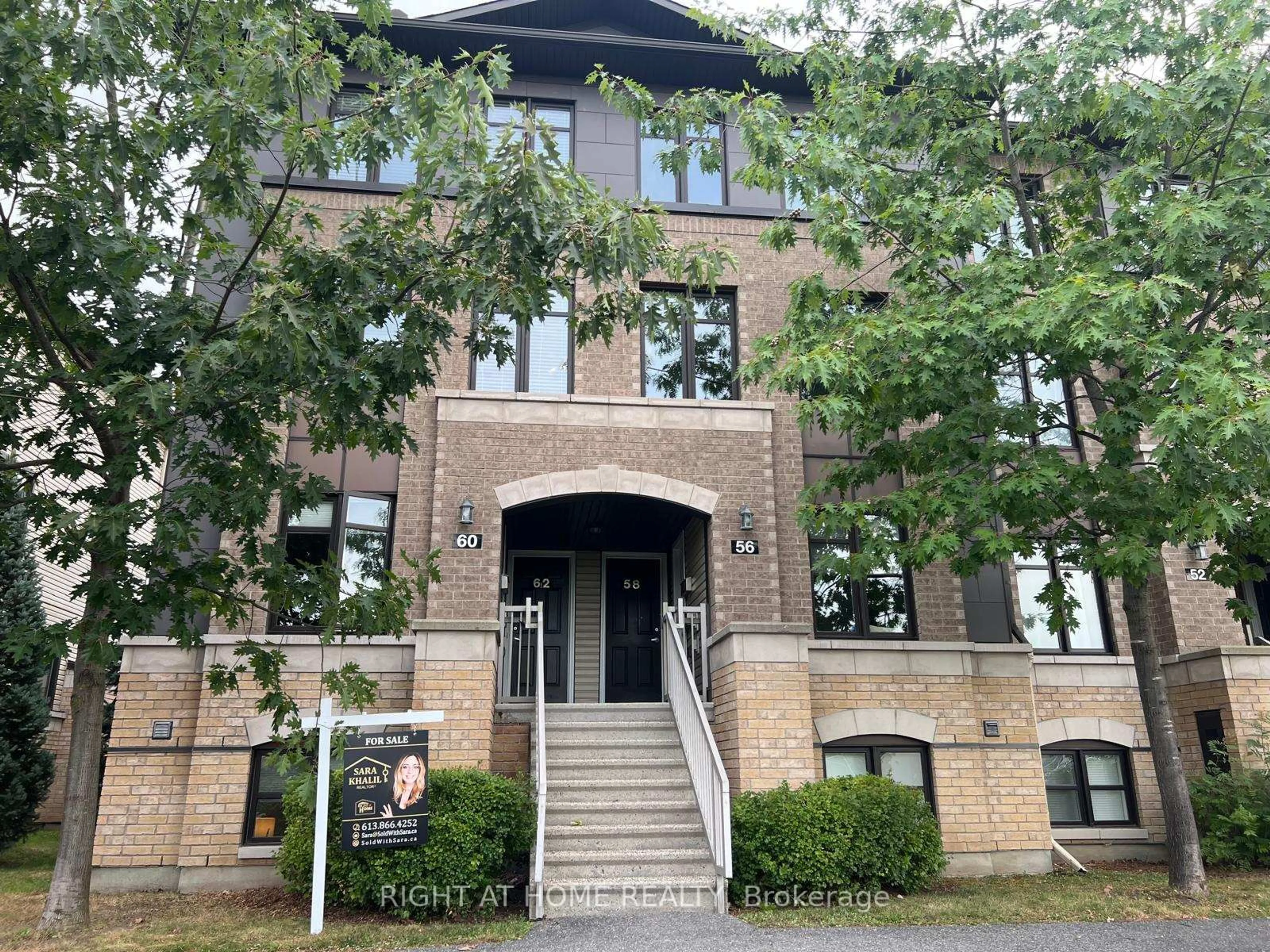 Indoor foyer for 62 Argent Private #25, Ottawa Ontario K2K 0H2