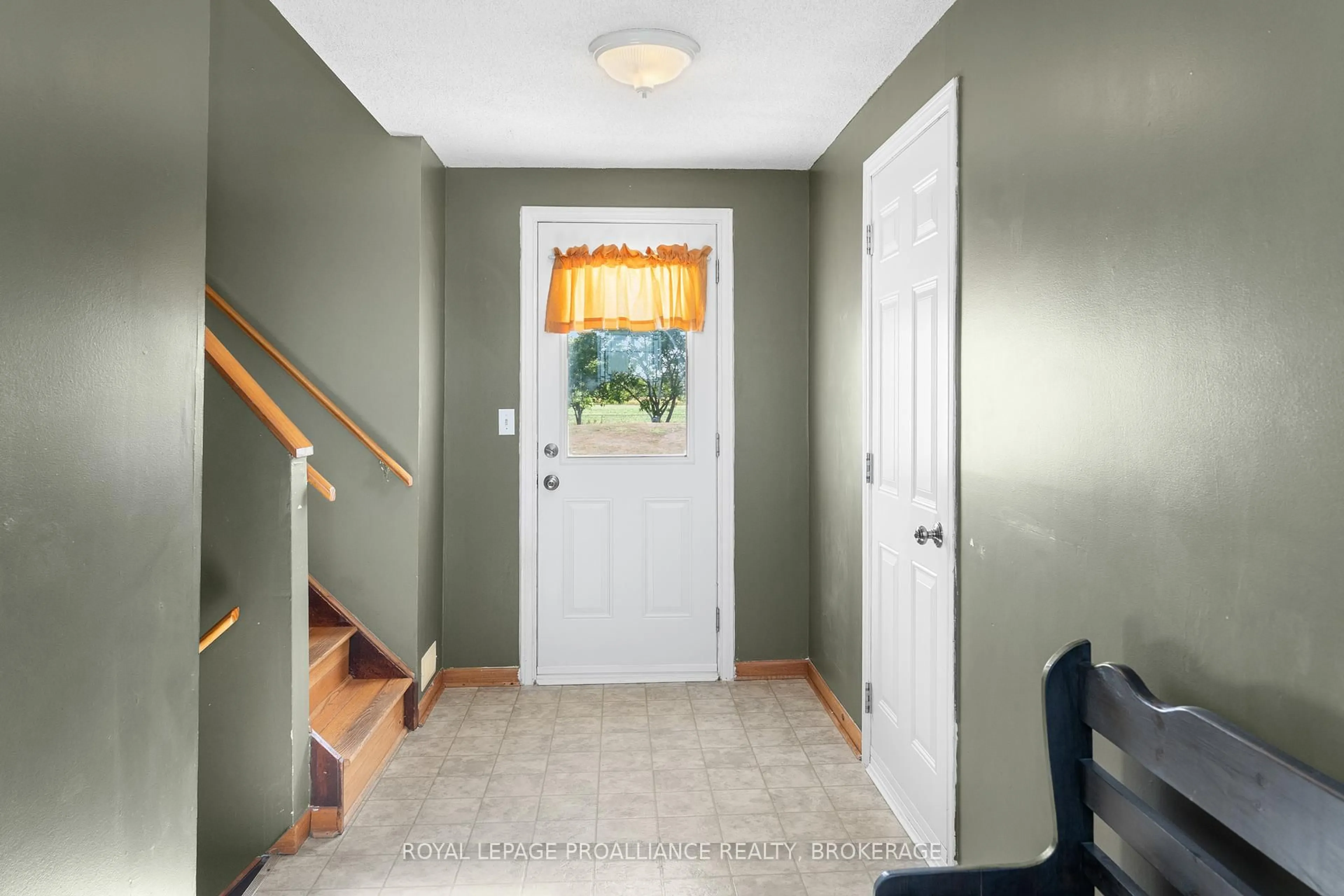 Indoor entryway for 4328 Wilmer Rd, Perth Road Ontario K0H 2L0