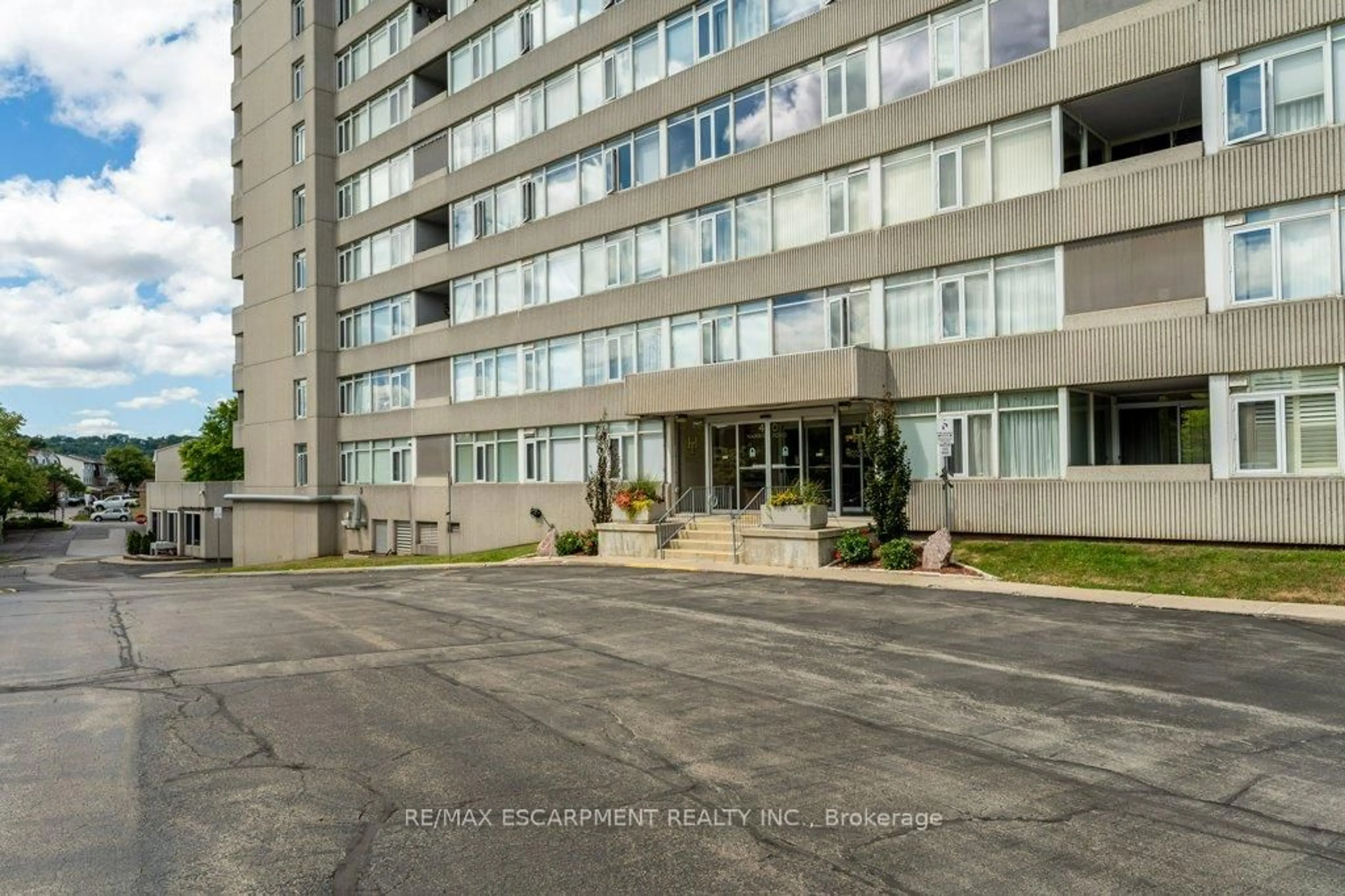 Patio, unknown for 40 Harrisford St #305, Hamilton Ontario L8K 6N1