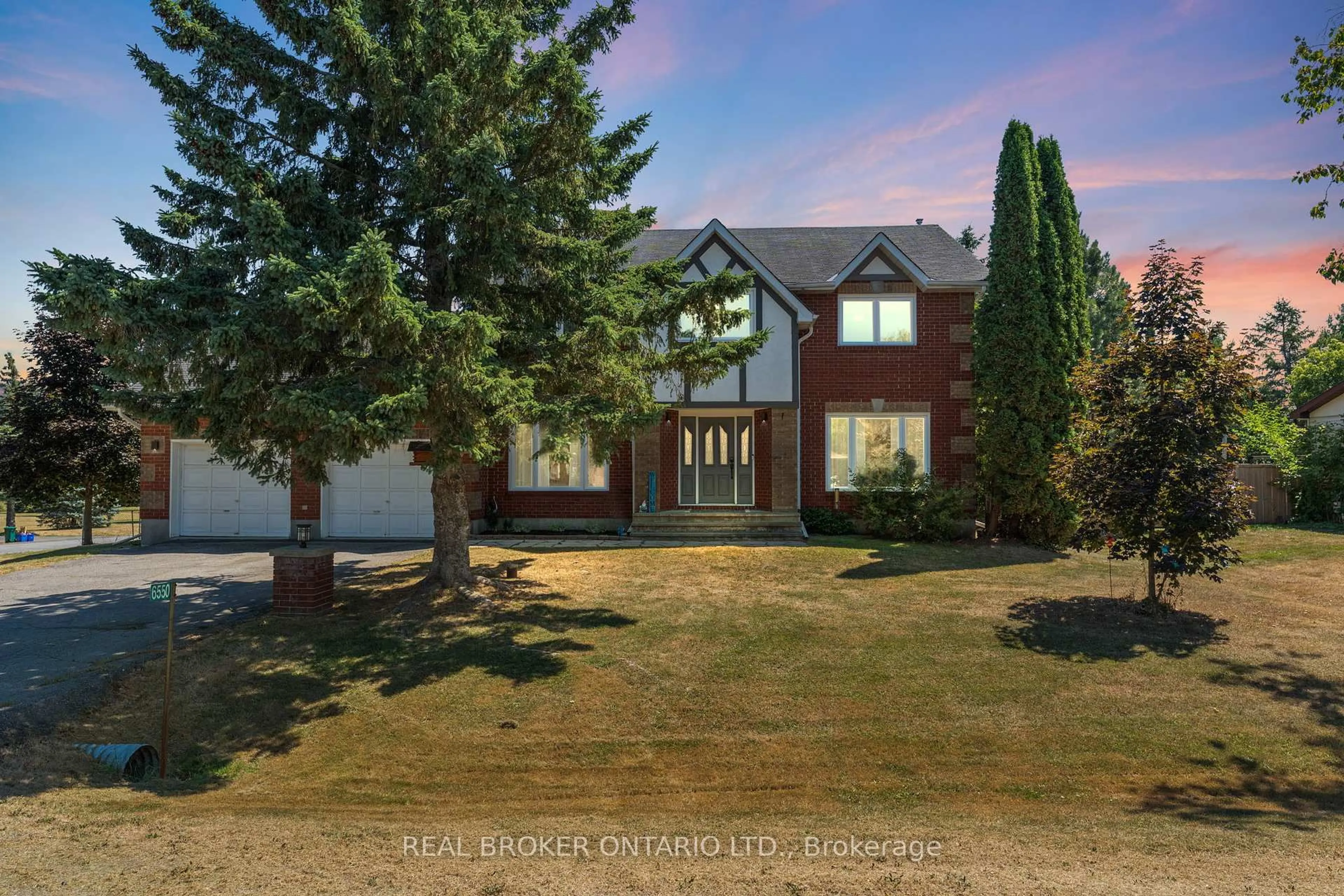 A pic from outside/outdoor area/front of a property/back of a property/a pic from drone, street for 6550 Craighurst Dr, North Gower Ontario K0A 2T0