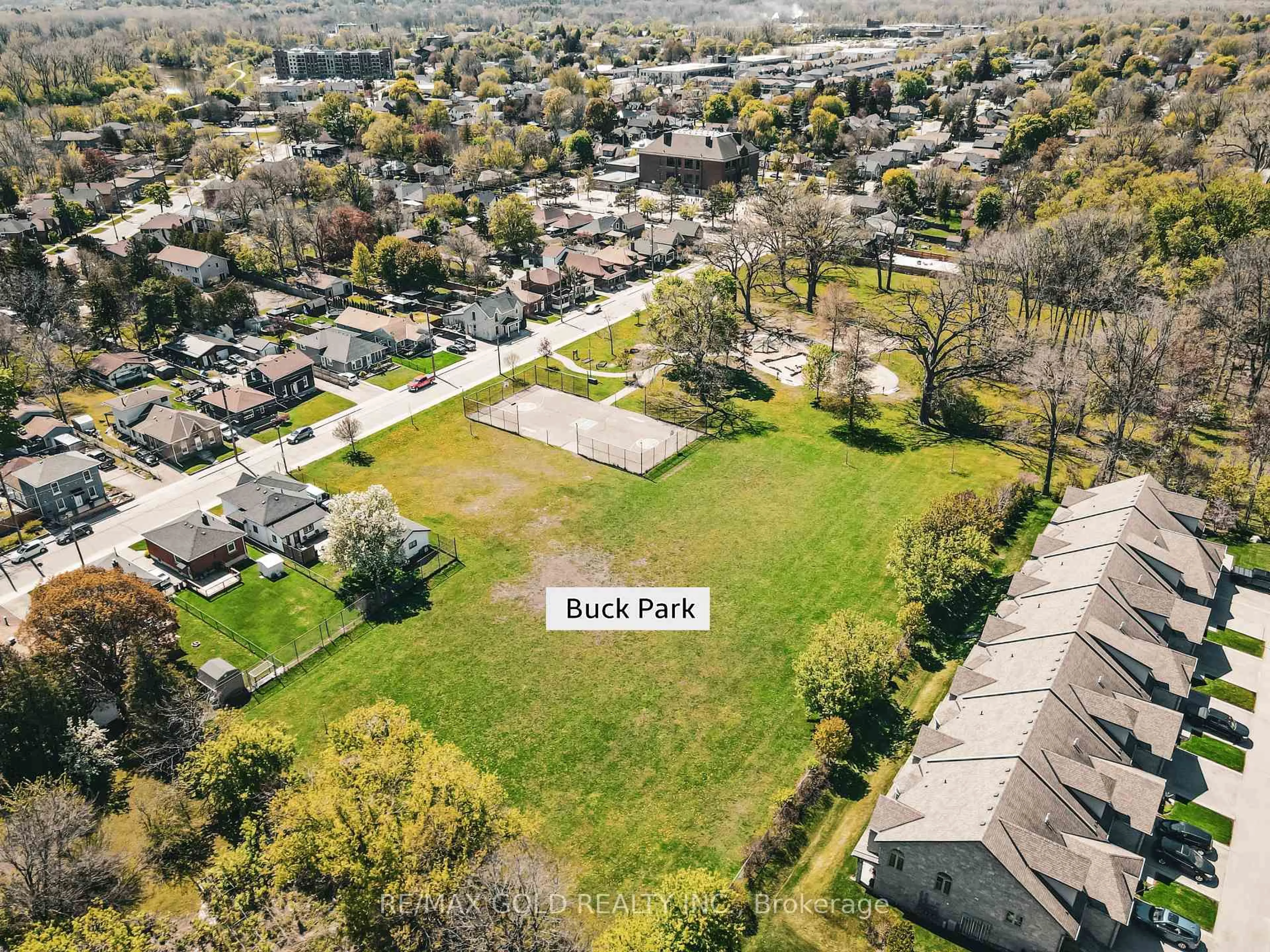A pic from outside/outdoor area/front of a property/back of a property/a pic from drone, unknown for 33 Jarvis St #12, Brantford Ontario N3T 4A7
