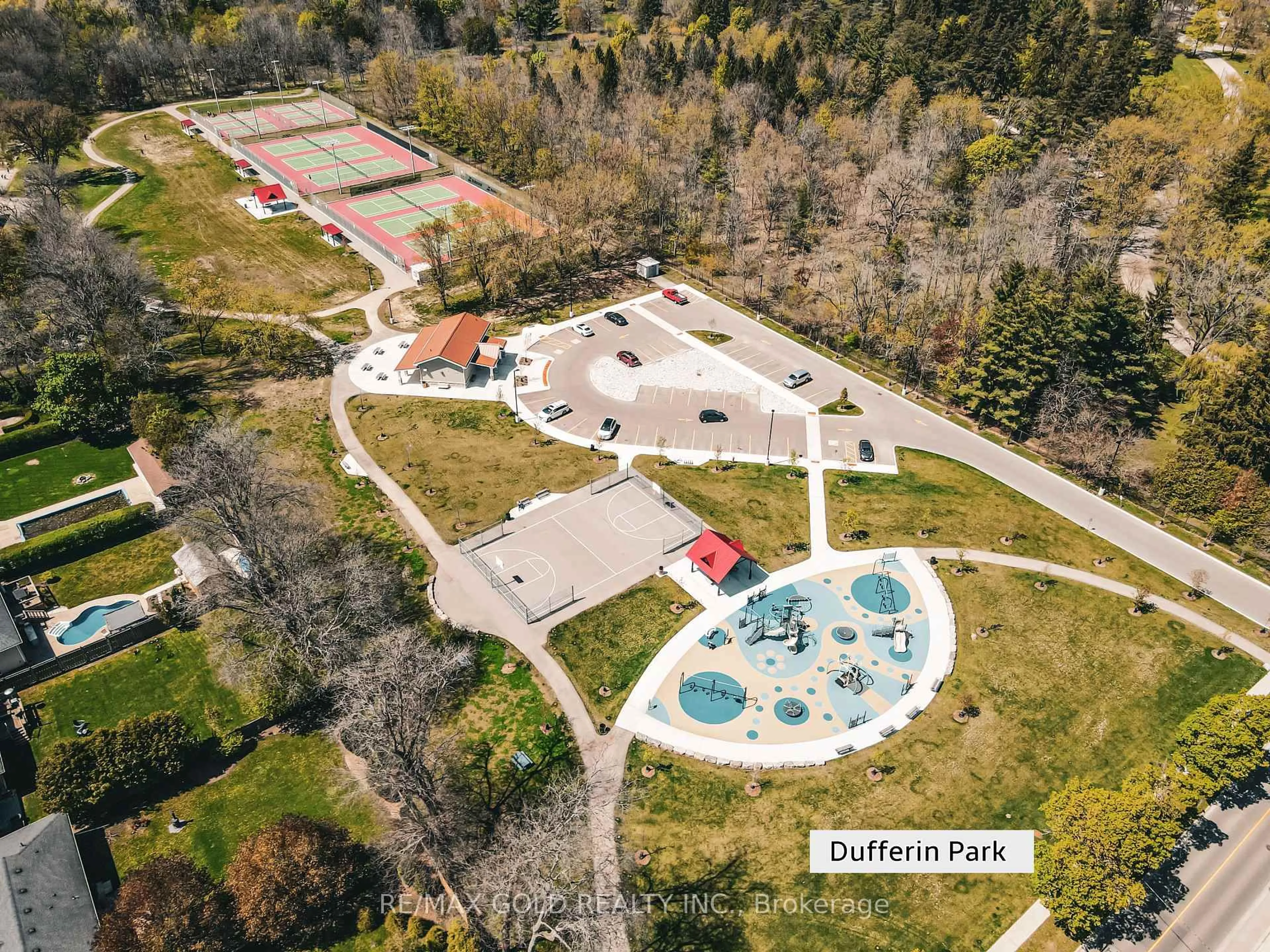 A pic from outside/outdoor area/front of a property/back of a property/a pic from drone, unknown for 33 Jarvis St #12, Brantford Ontario N3T 4A7