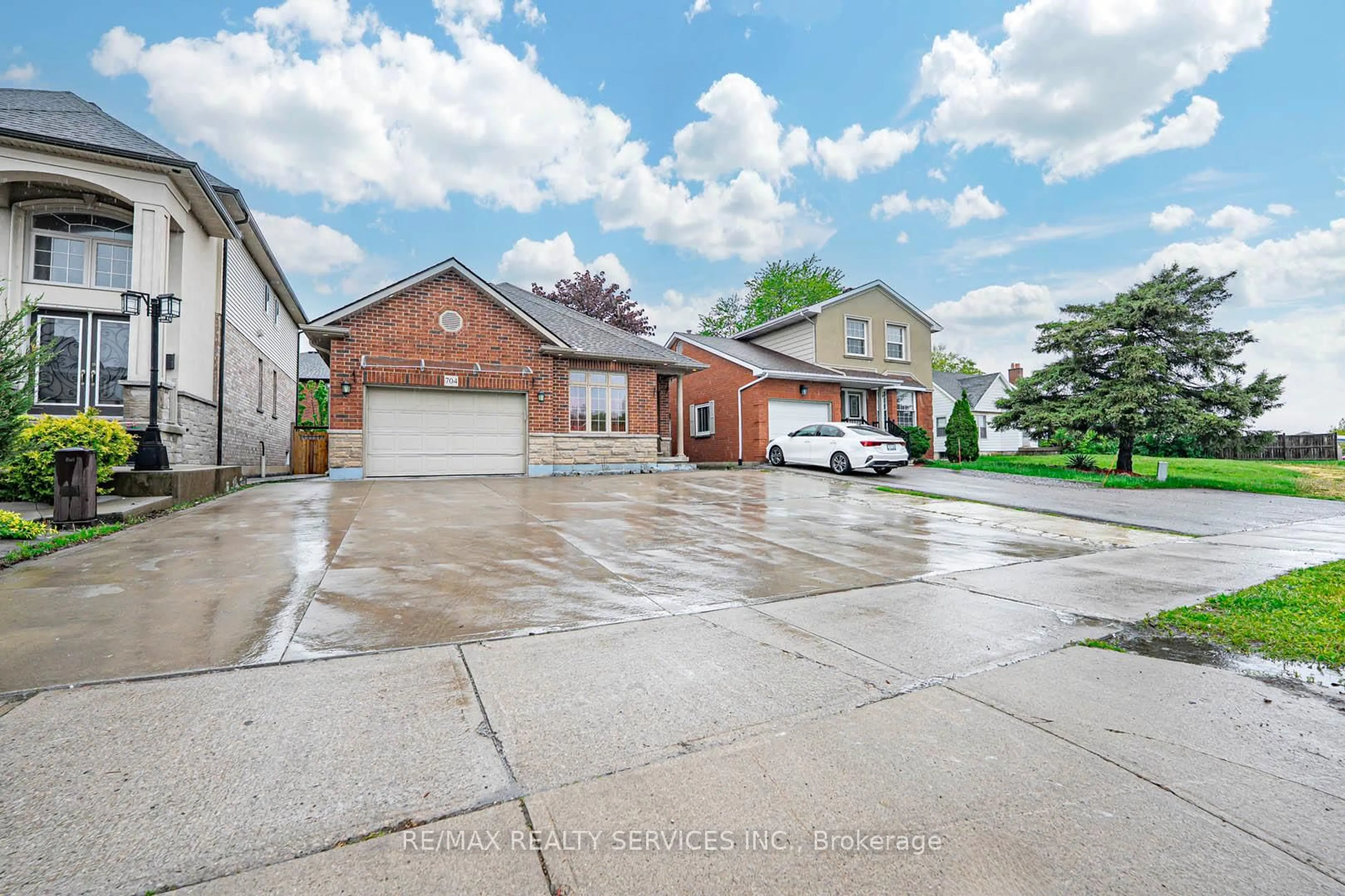 A pic from outside/outdoor area/front of a property/back of a property/a pic from drone, street for 704 Stone Church Rd, Hamilton Ontario L8W 1A7