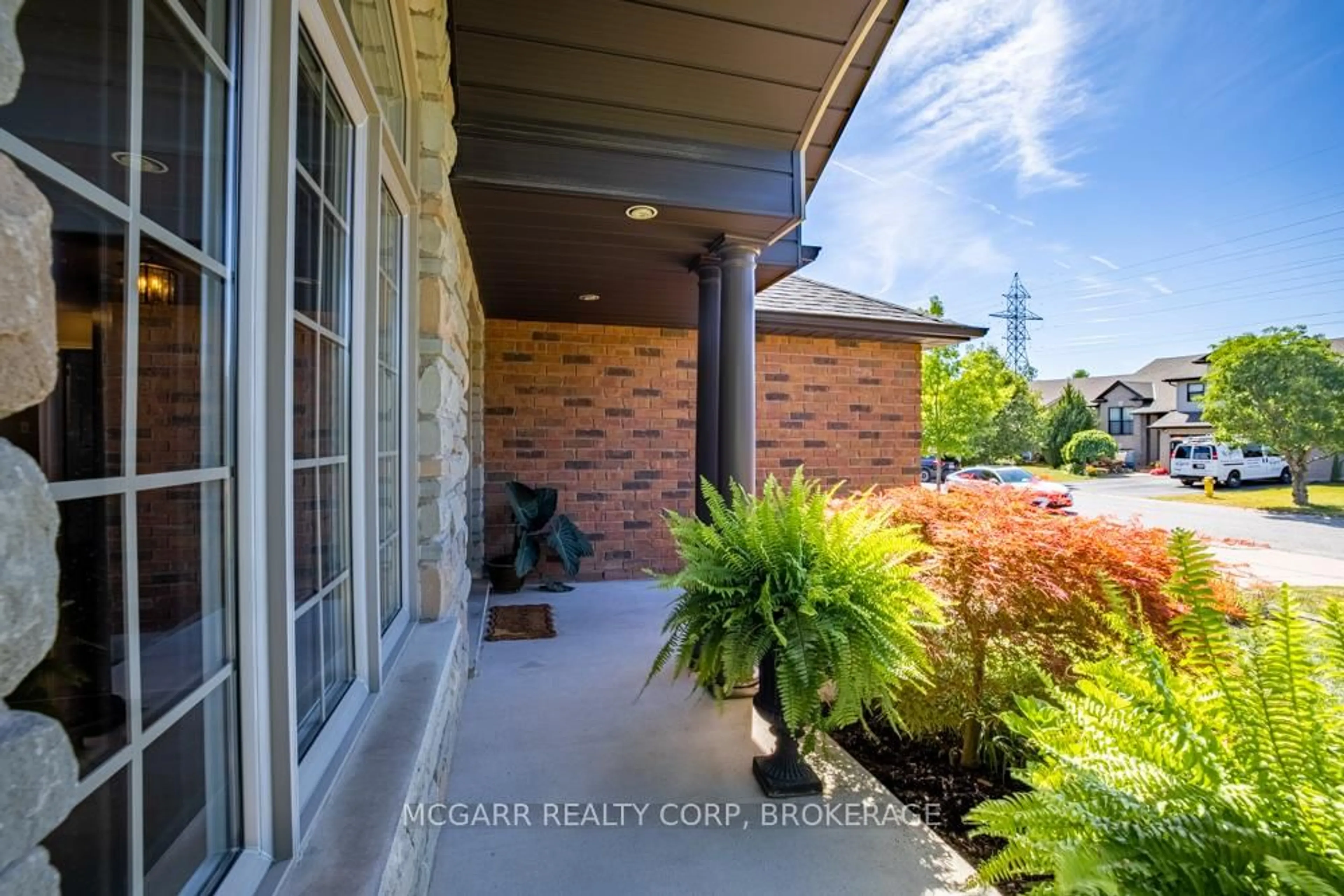 Indoor entryway for 38 Nicholas Dr, St. Catharines Ontario L2S 4C5