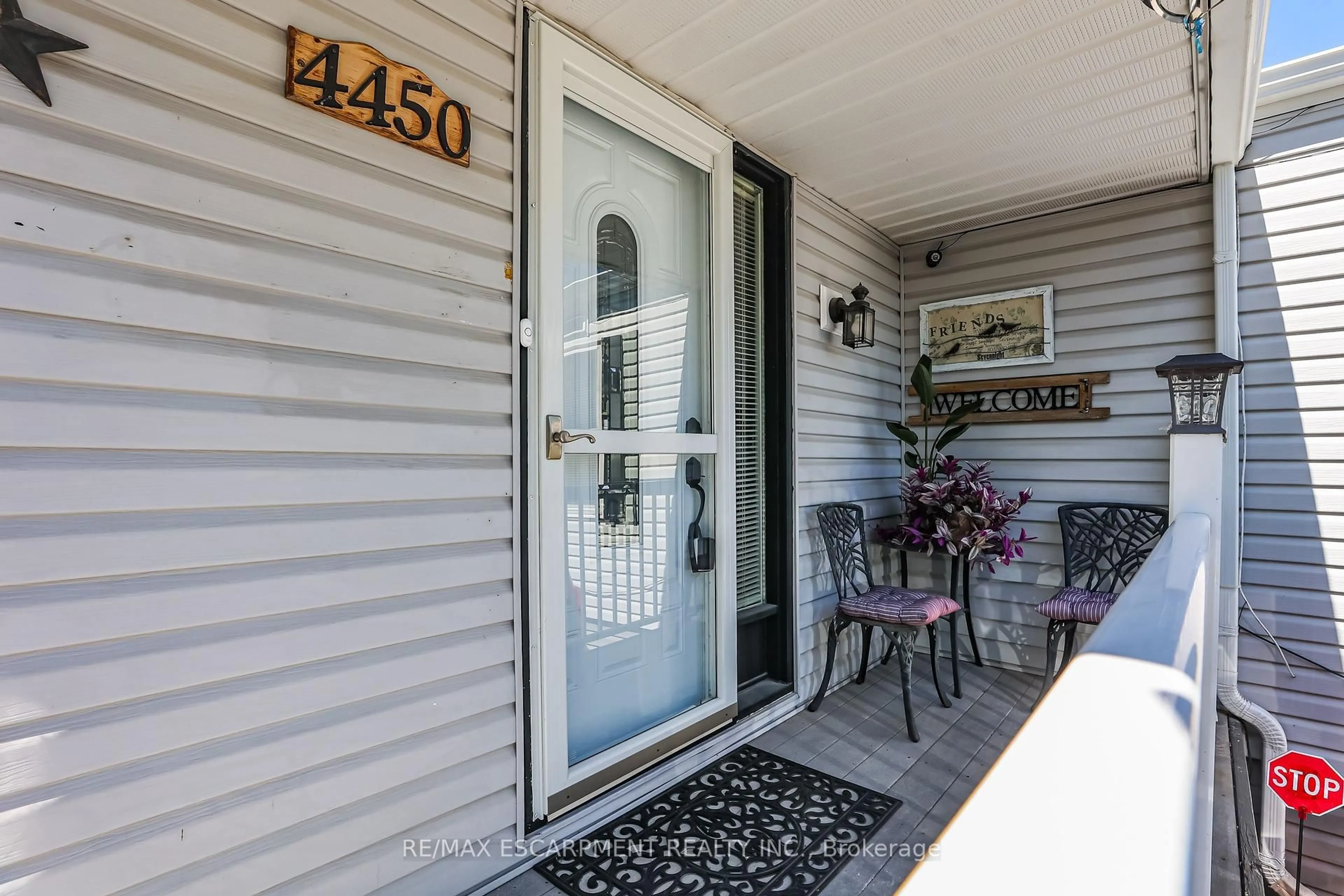 Patio, street for 4450 Timothy Lane, Lincoln Ontario L3J 0W1