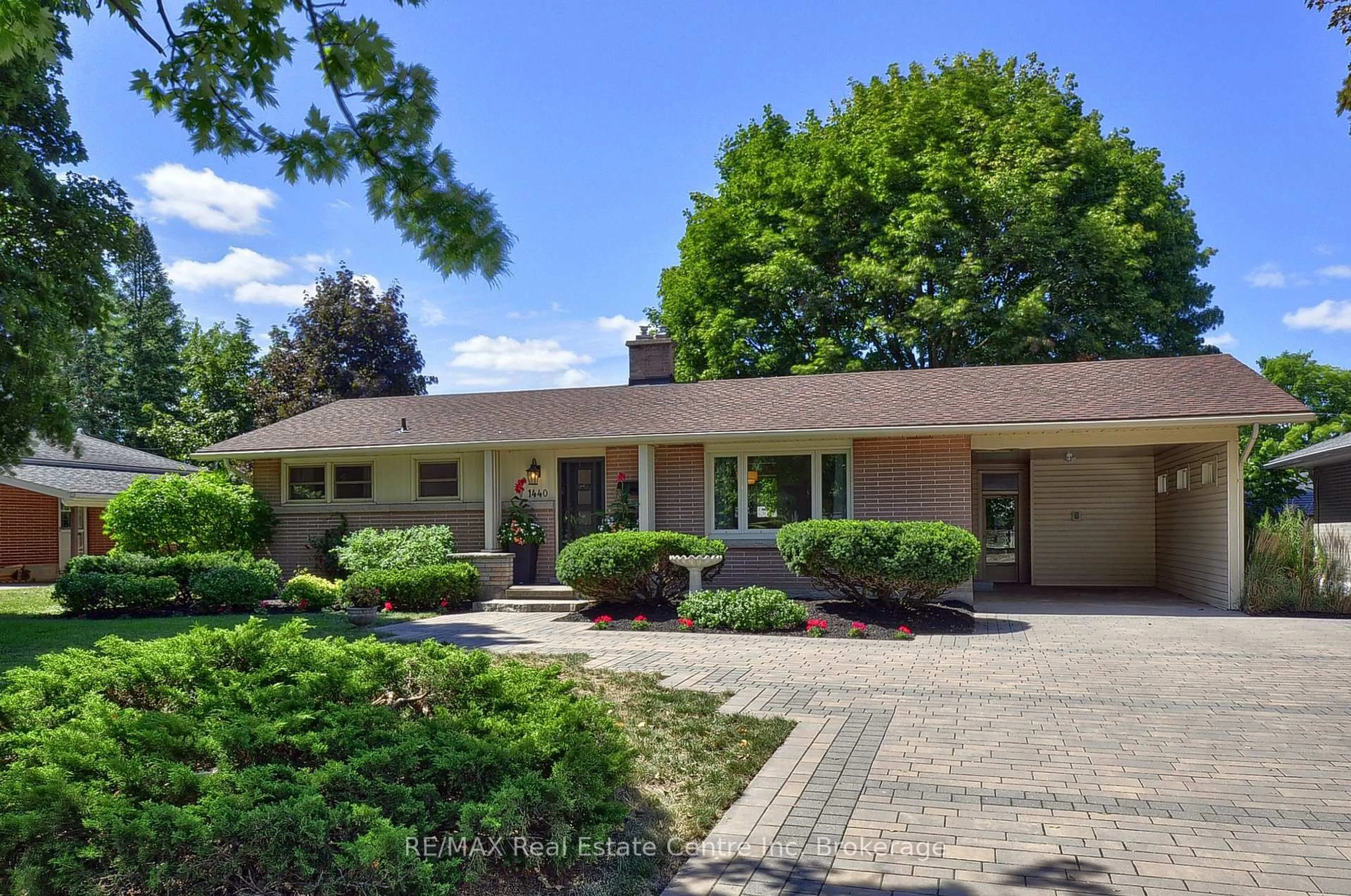 Home with brick exterior material, street for 1440 MARY Ave, Cambridge Ontario N3H 4P1