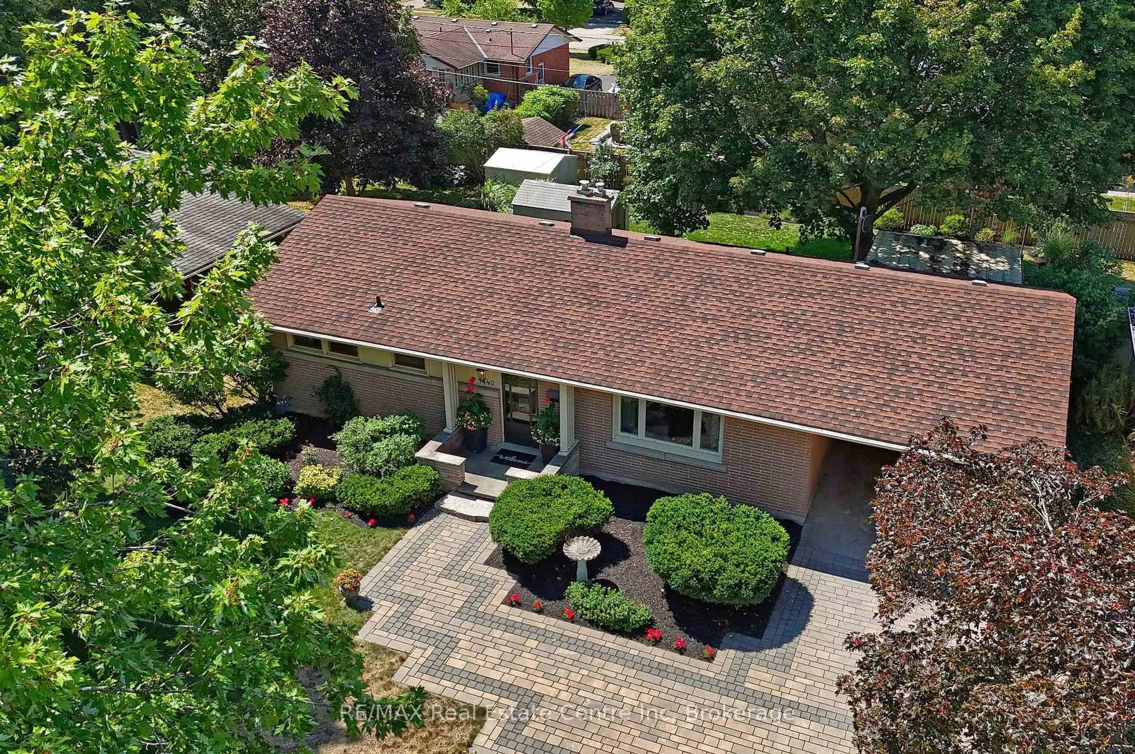 A pic from outside/outdoor area/front of a property/back of a property/a pic from drone, street for 1440 MARY Ave, Cambridge Ontario N3H 4P1