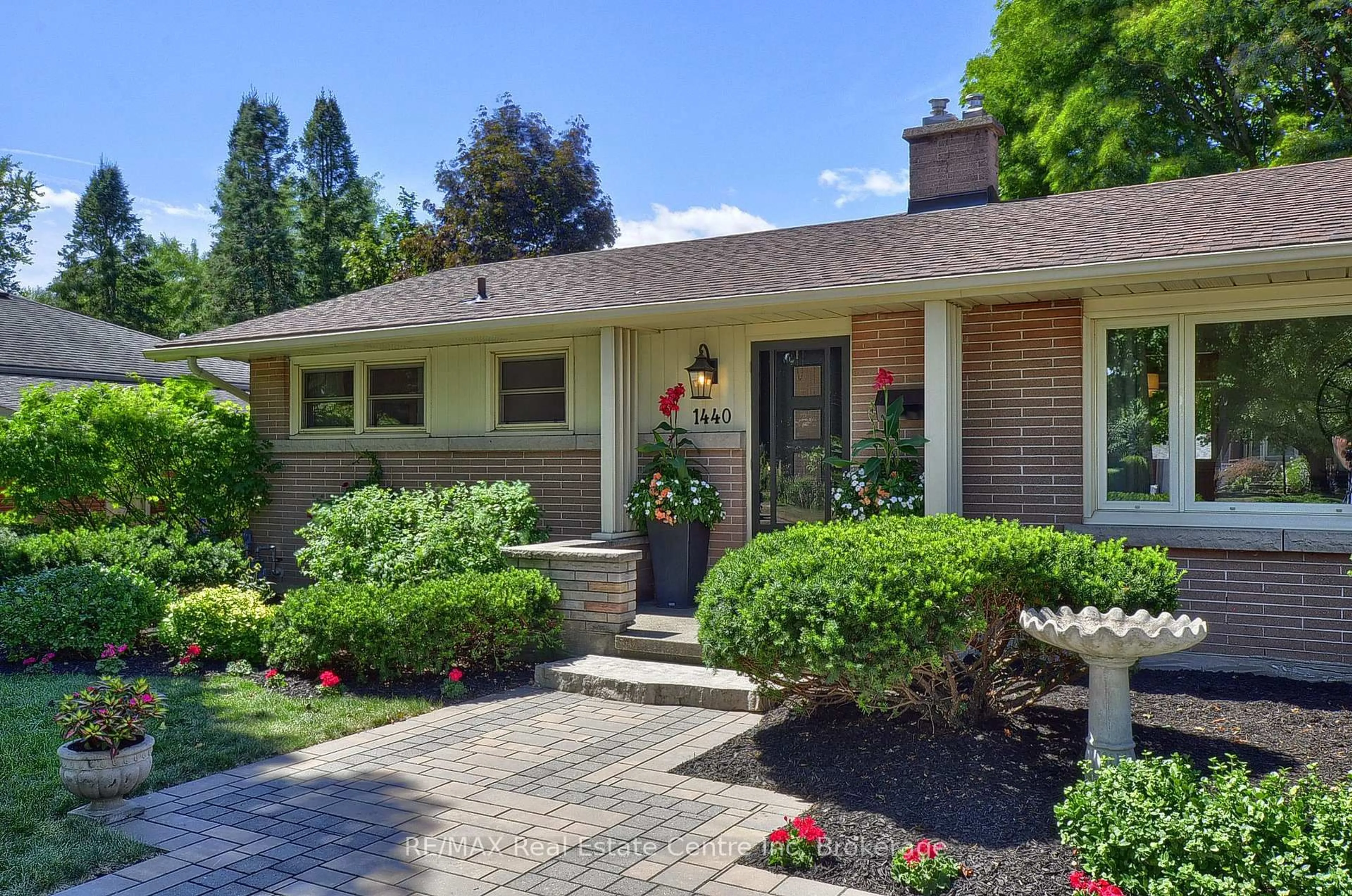 Home with brick exterior material, street for 1440 MARY Ave, Cambridge Ontario N3H 4P1