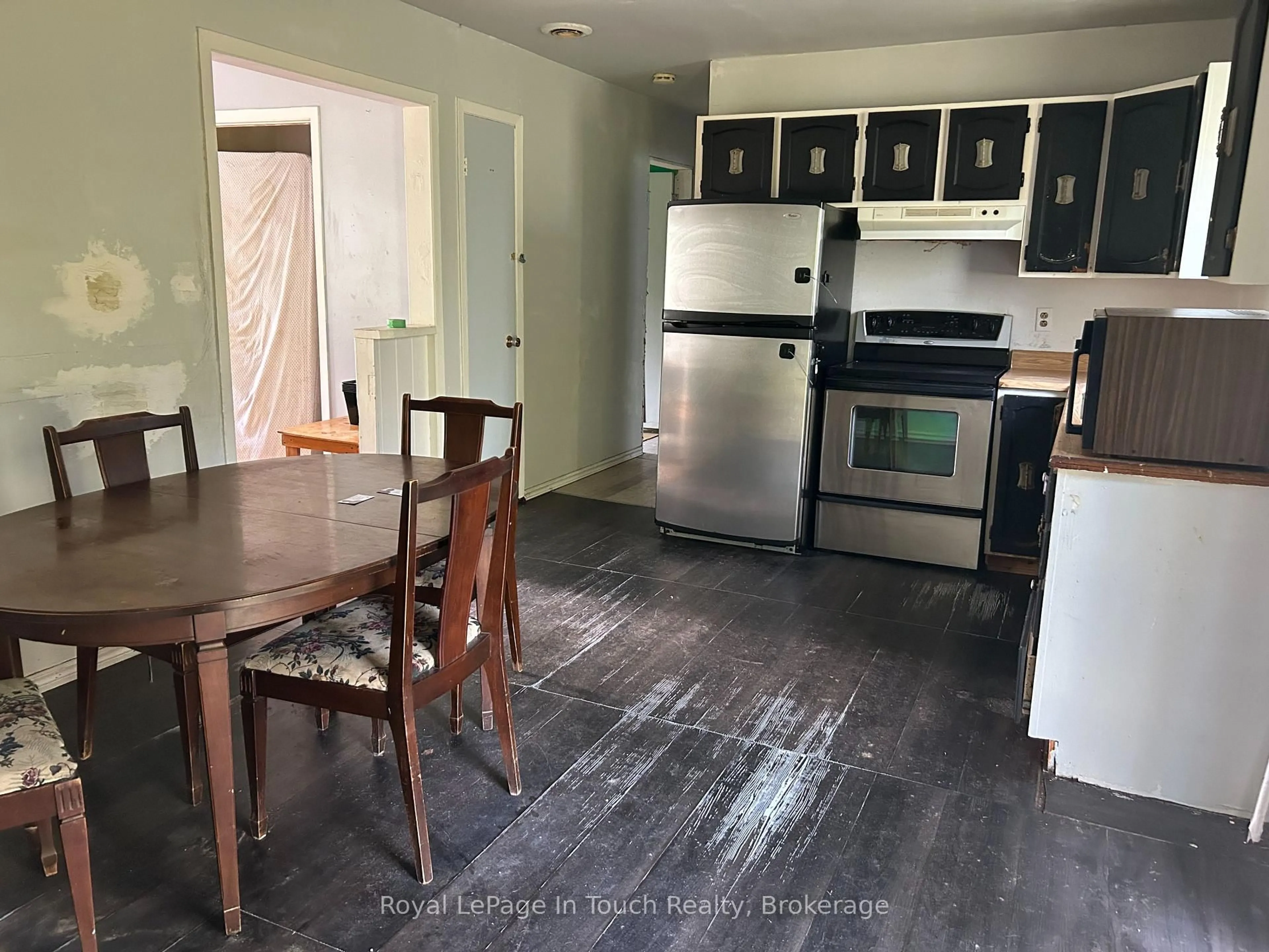 Open concept kitchen, unknown for 196 Twelve Mile Bay Rd, Georgian Bay Ontario P0C 1H0