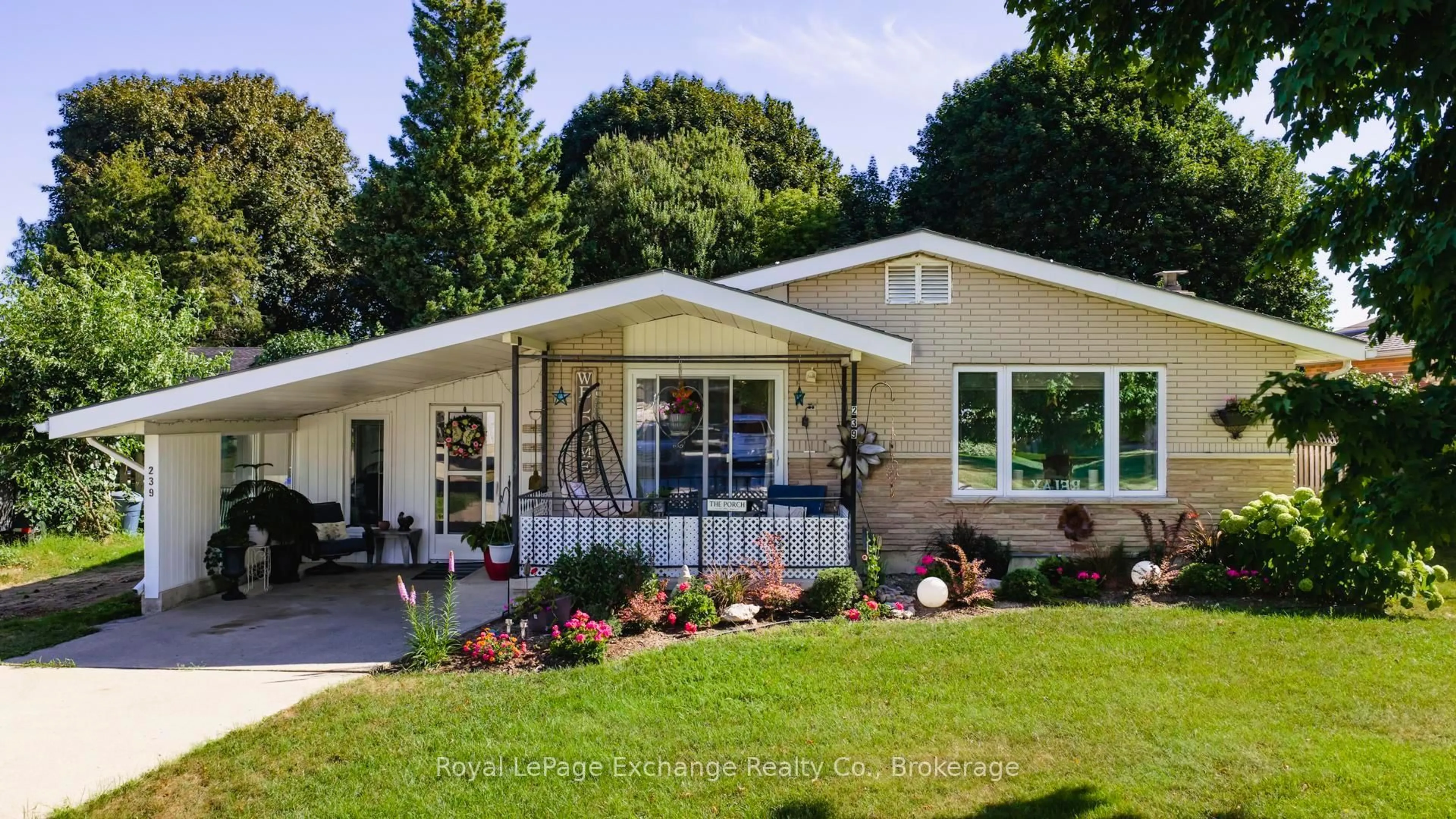 Home with vinyl exterior material, street for 239 Mary St, Goderich Ontario N7A 3B1