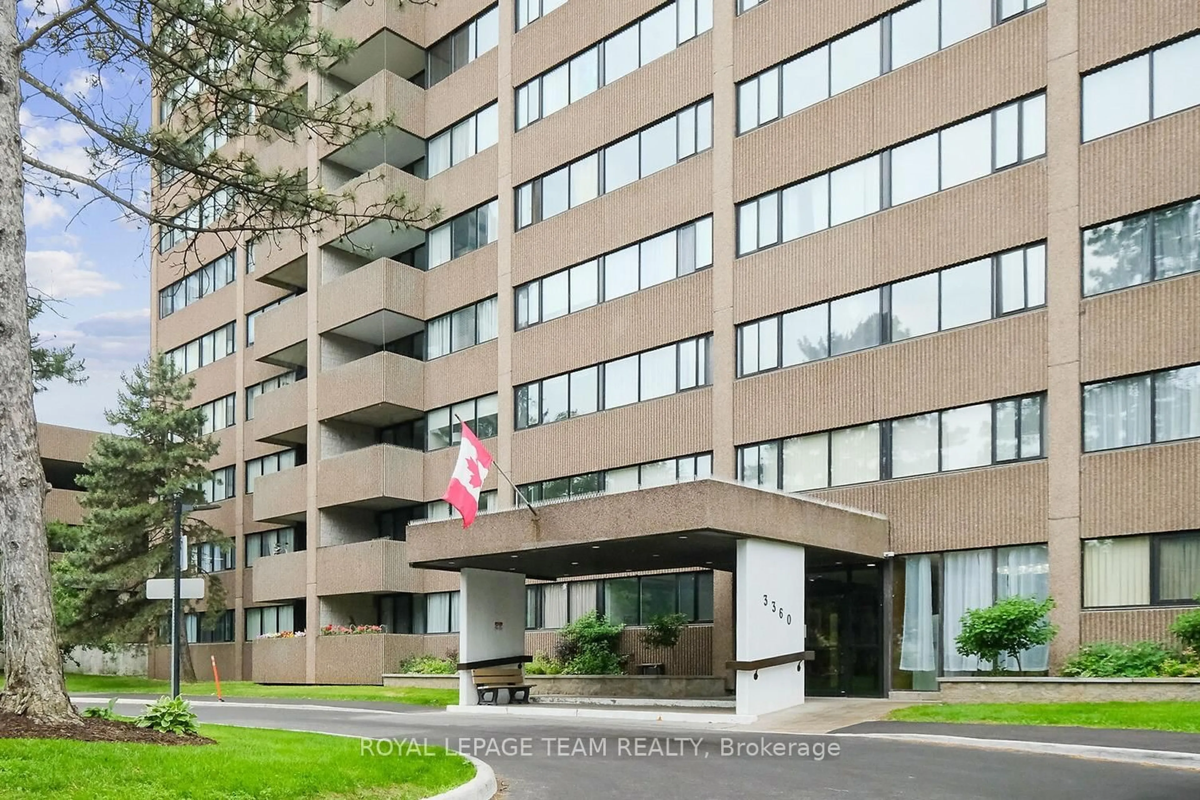 Indoor foyer for 3360 Southgate Rd #1608, Ottawa Ontario K1V 9A6