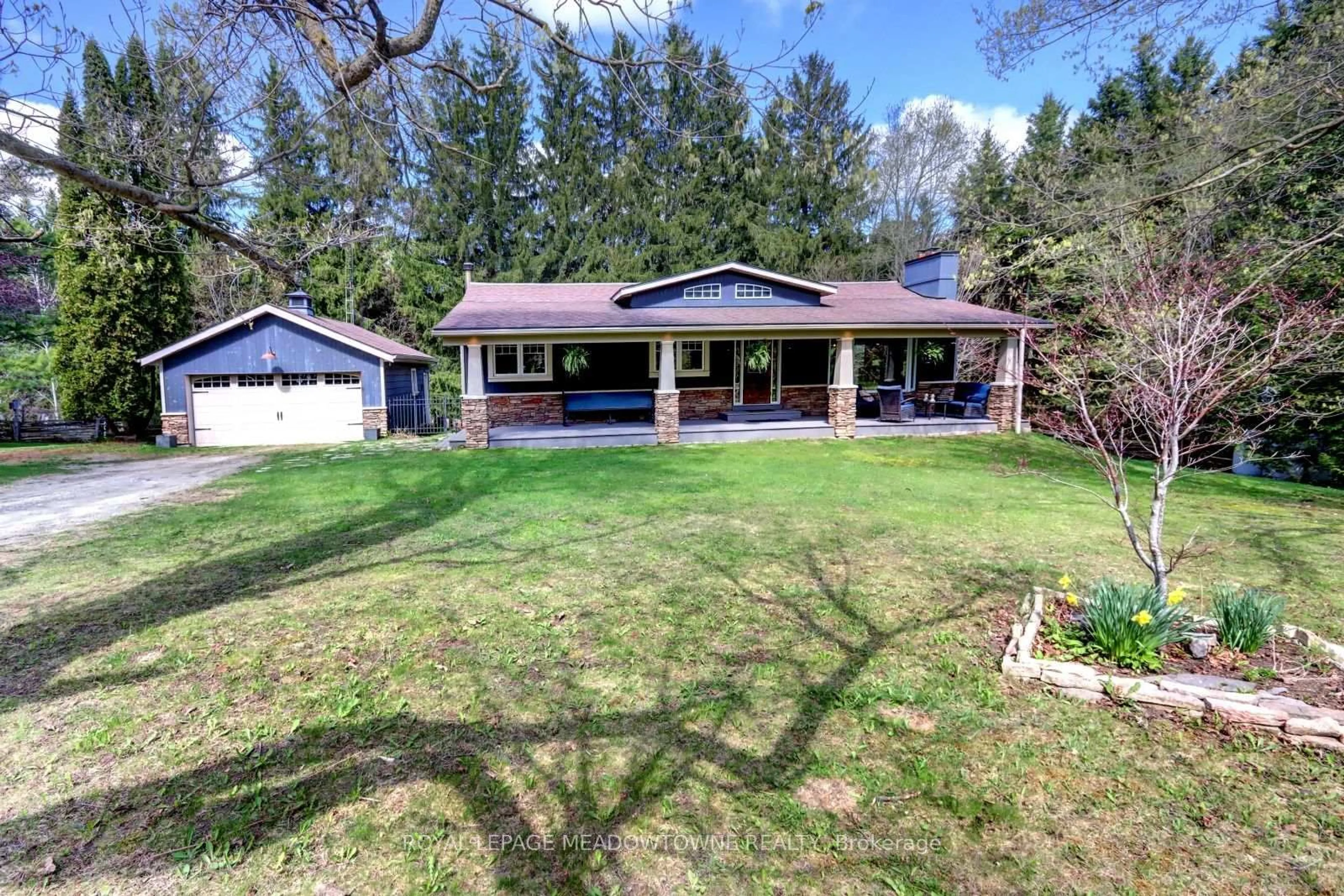 A pic from outside/outdoor area/front of a property/back of a property/a pic from drone, street for 5977 Fifth Line, Erin Ontario N0B 1Z0