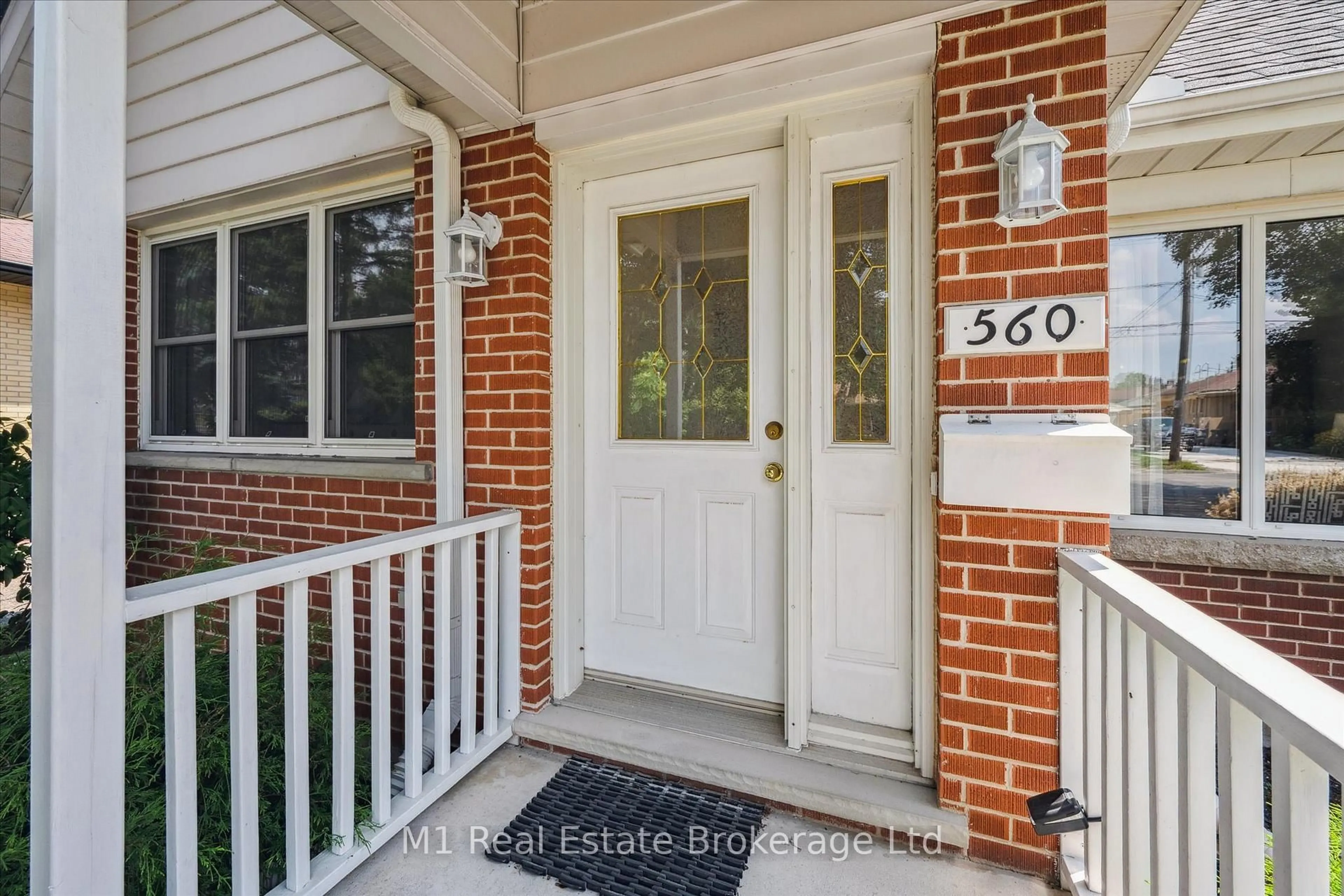Indoor entryway for 560 Paisley Rd, Guelph Ontario N1H 2S1