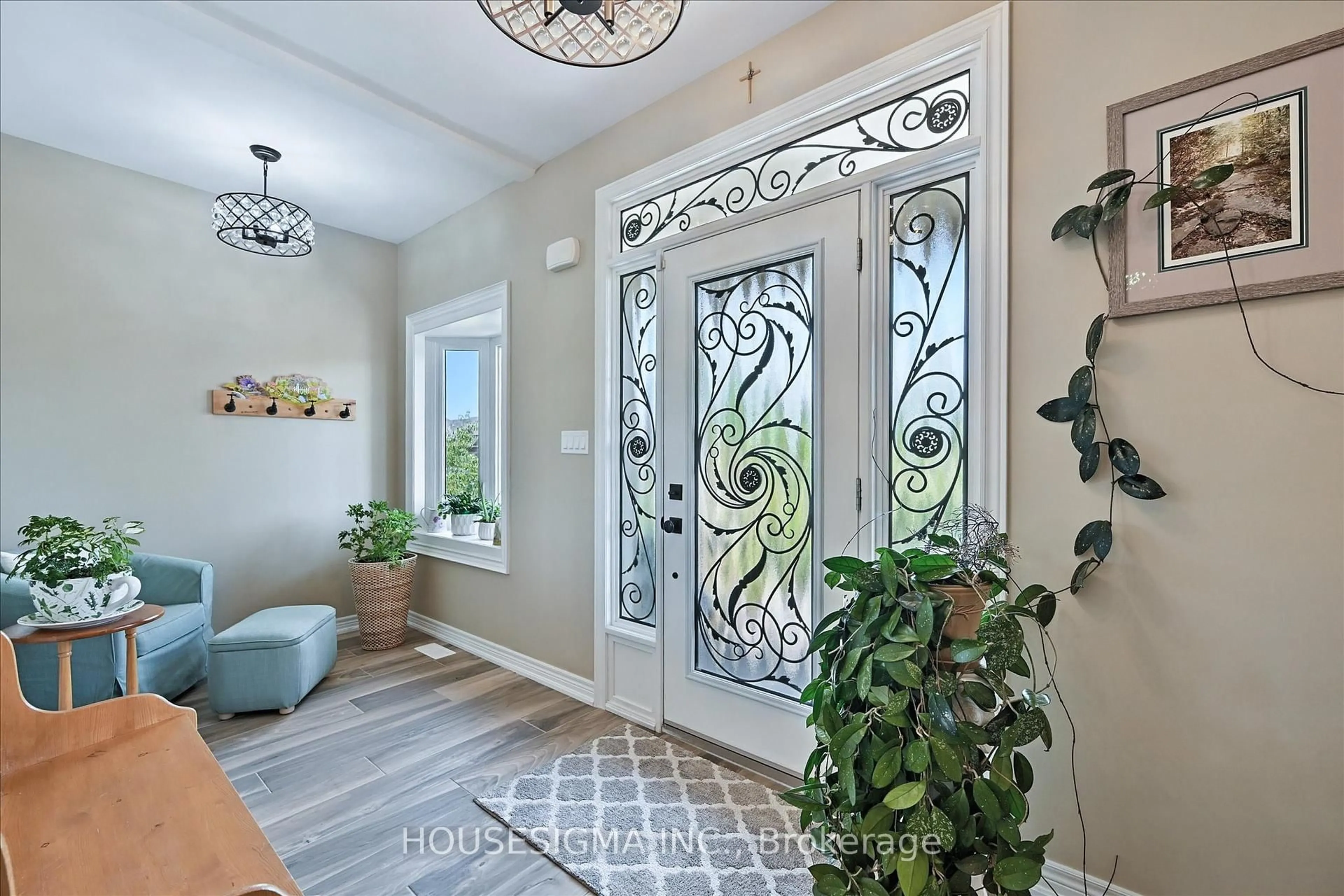 Indoor entryway for 104 Anastasia Blvd, West Lincoln Ontario L0R 2A0