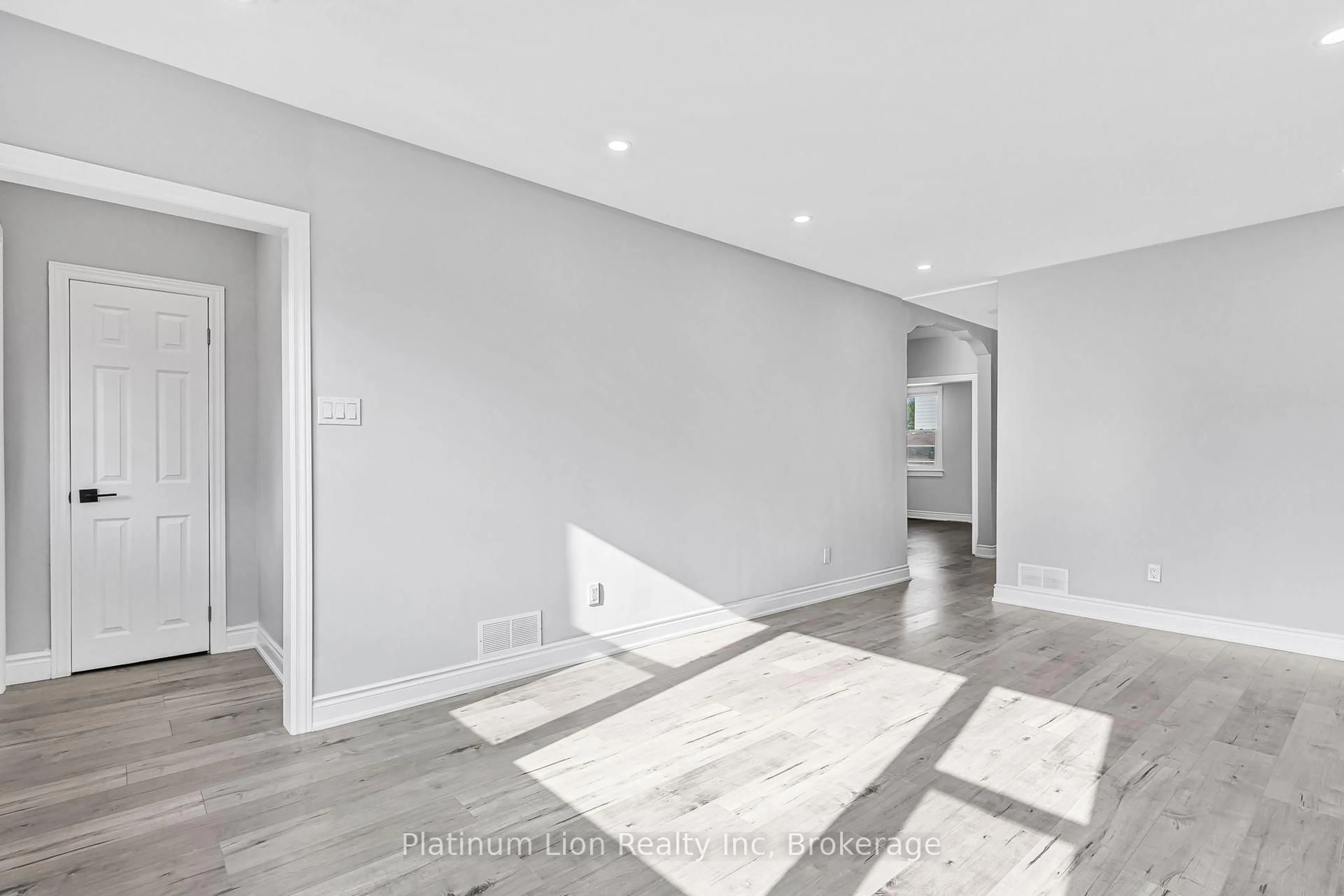 Unknown for 146 Craigroyston Rd, Hamilton Ontario L8K 3K1