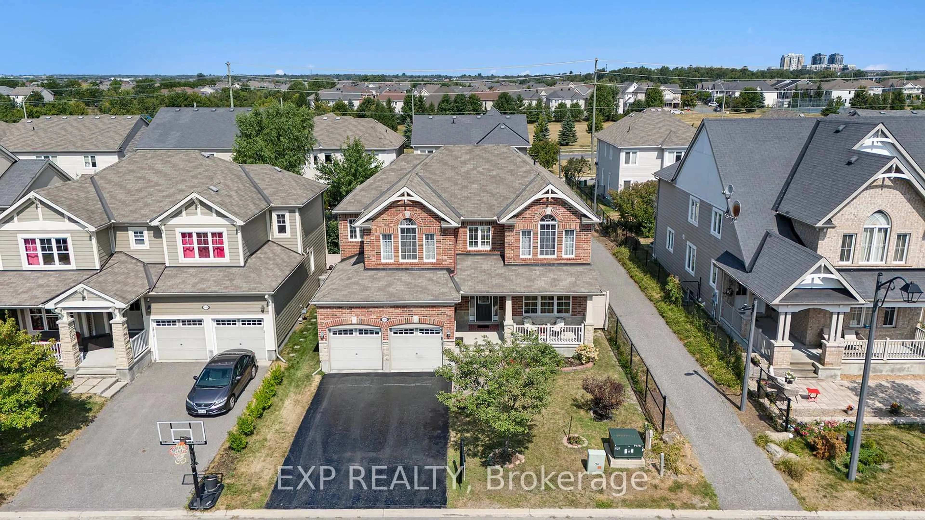 A pic from outside/outdoor area/front of a property/back of a property/a pic from drone, street for 2184 Sunset Cove Circ, Ottawa Ontario K2J 0T8
