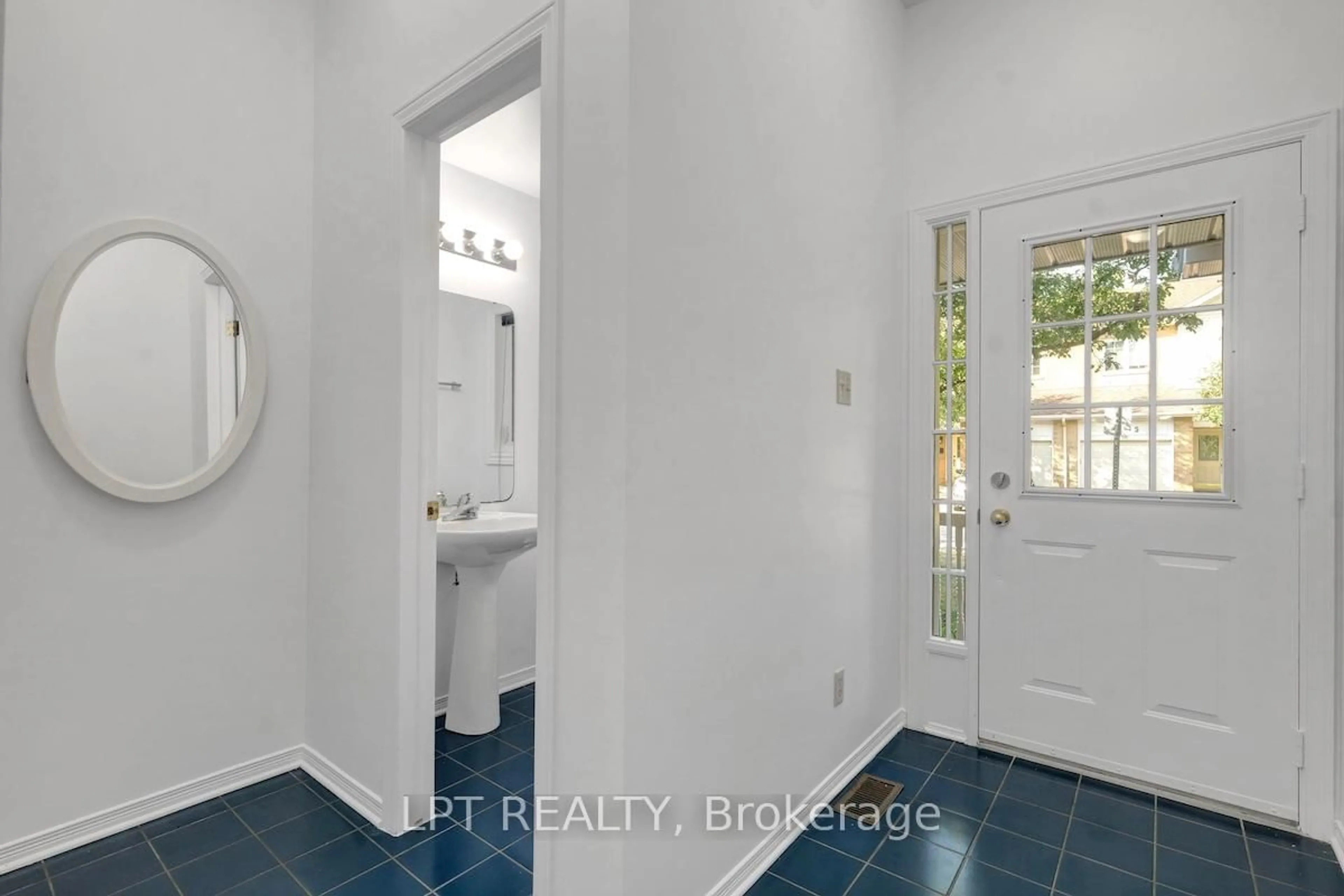 Indoor entryway for 6 Sandcliffe Terr, Ottawa Ontario K2G 5X1