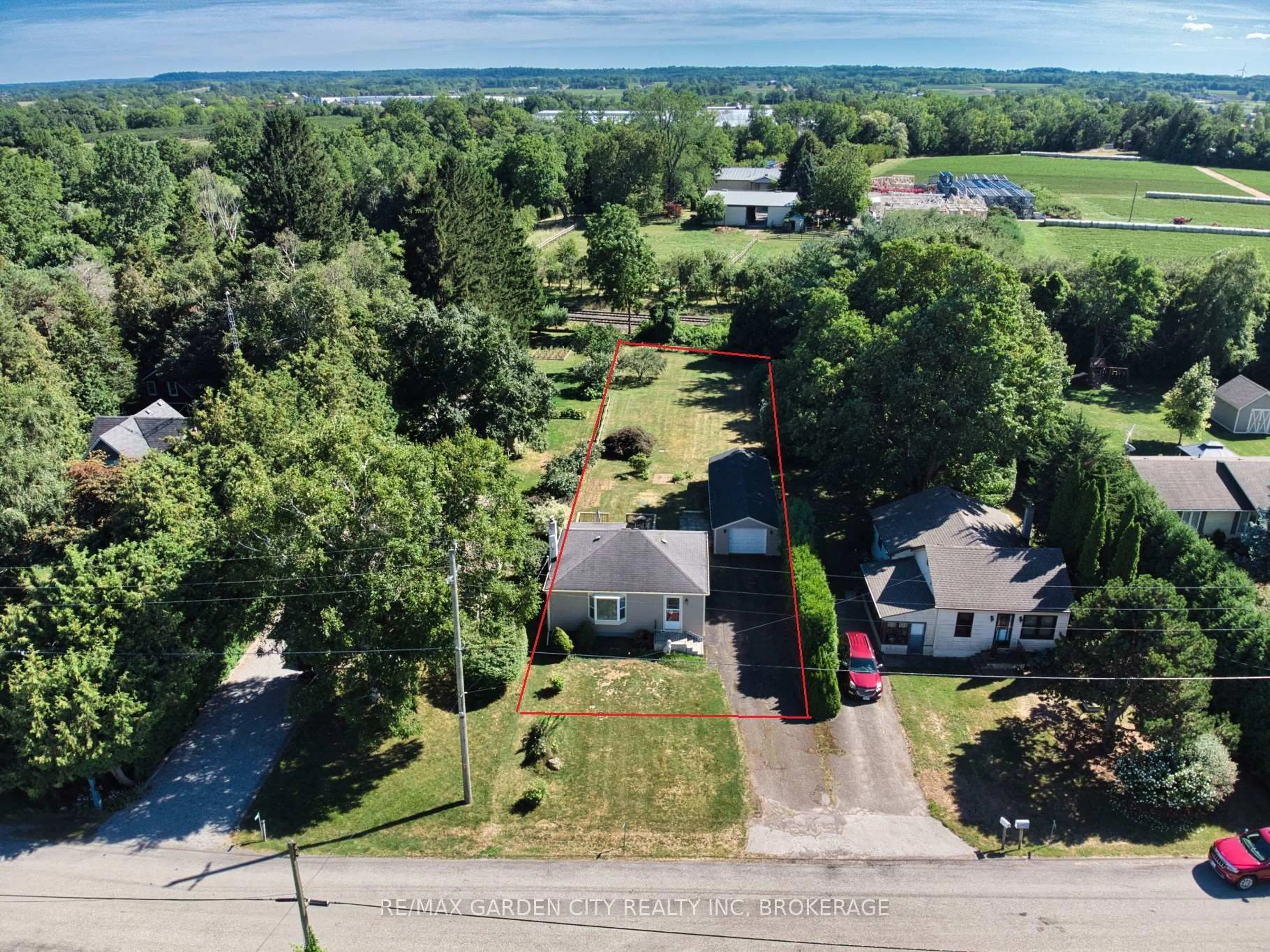 A pic from outside/outdoor area/front of a property/back of a property/a pic from drone, water/lake/river/ocean view for 2430 Red Maple Ave, Lincoln Ontario L0R 1S0