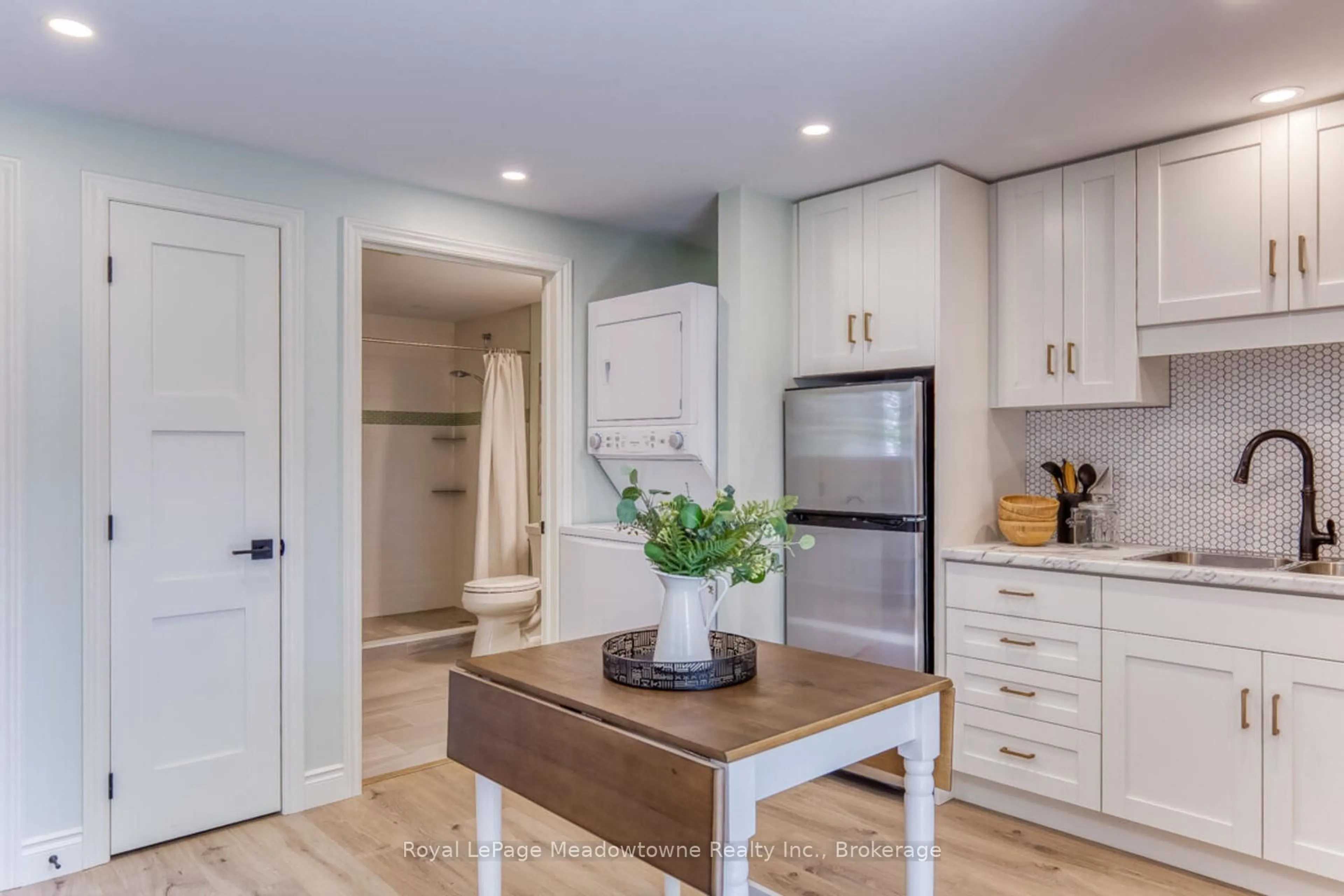 Open concept kitchen, unknown for 30 Cluthe Cres, Kitchener Ontario N2P 1M8