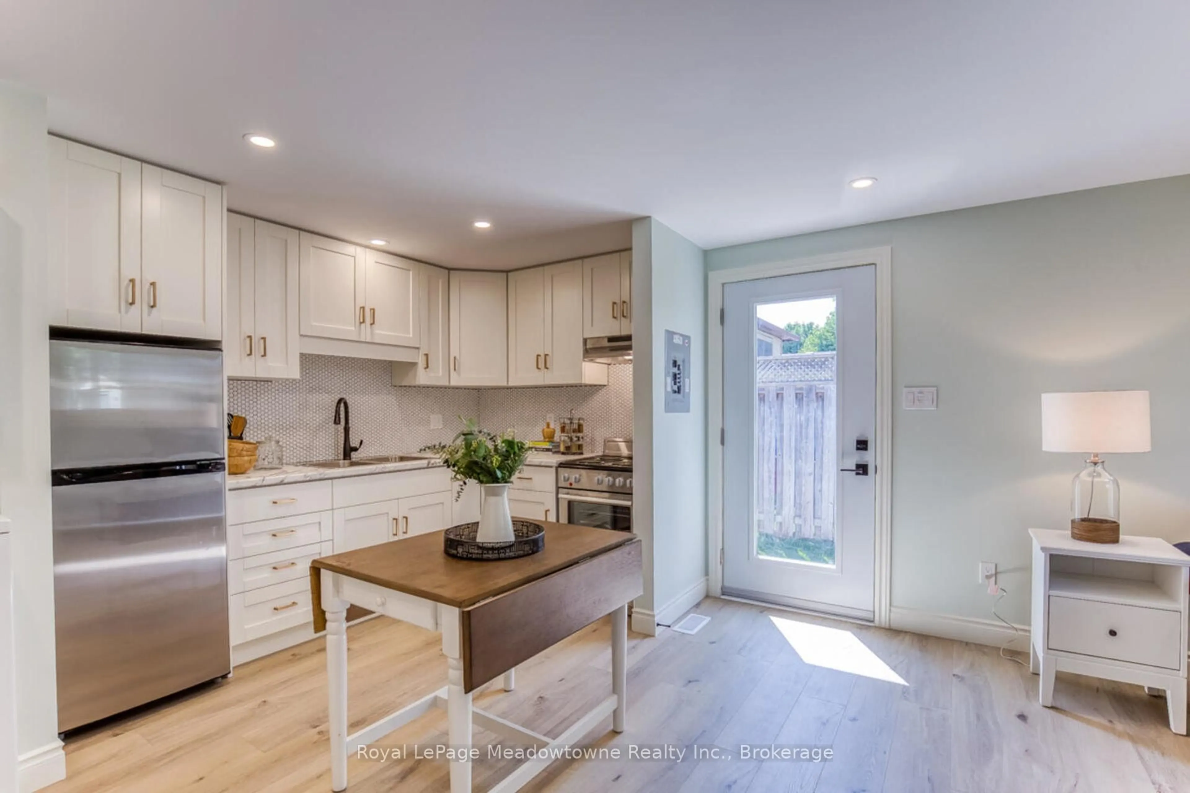 Open concept kitchen, unknown for 30 Cluthe Cres, Kitchener Ontario N2P 1M8